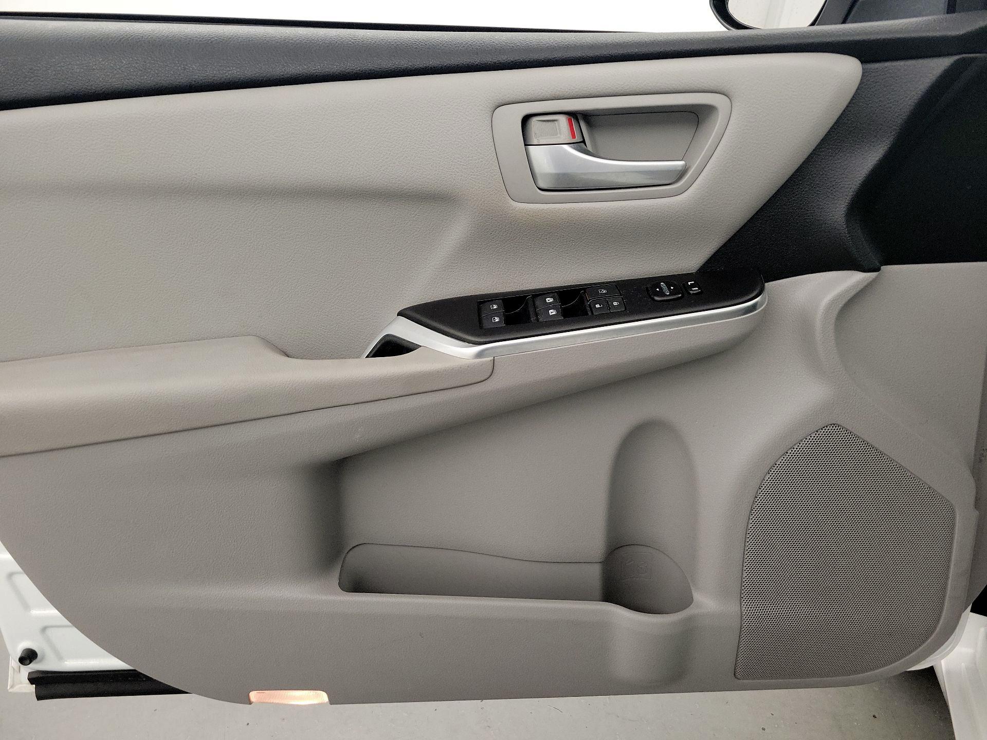 Thumbnail: 2017 Toyota Camry - 12