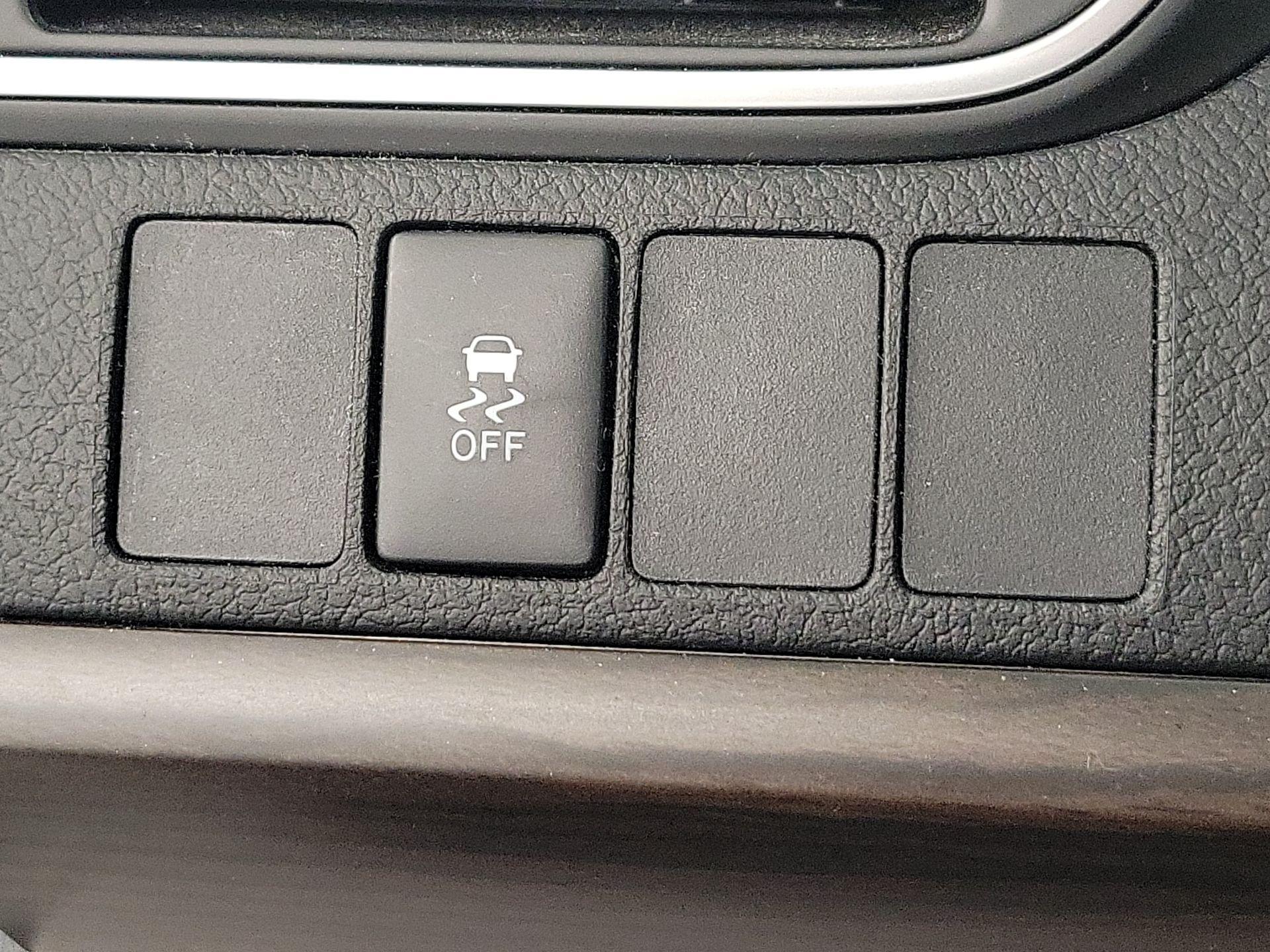 Thumbnail: 2017 Toyota Camry - 13