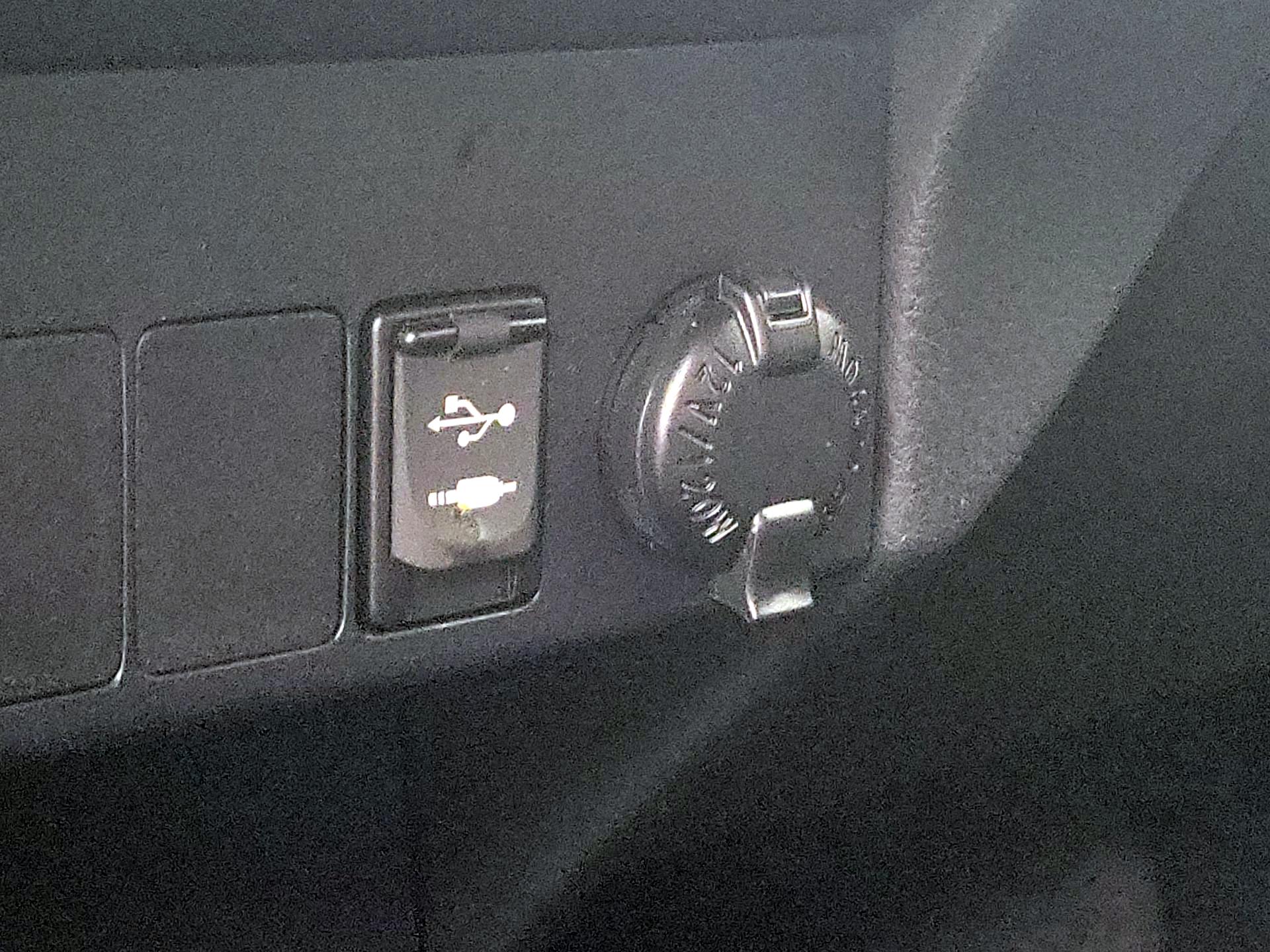 Thumbnail: 2018 Toyota RAV4 - 19