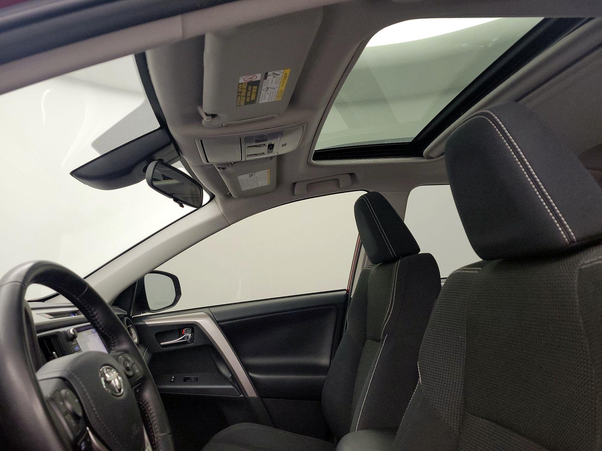 Thumbnail: 2018 Toyota RAV4 - 20