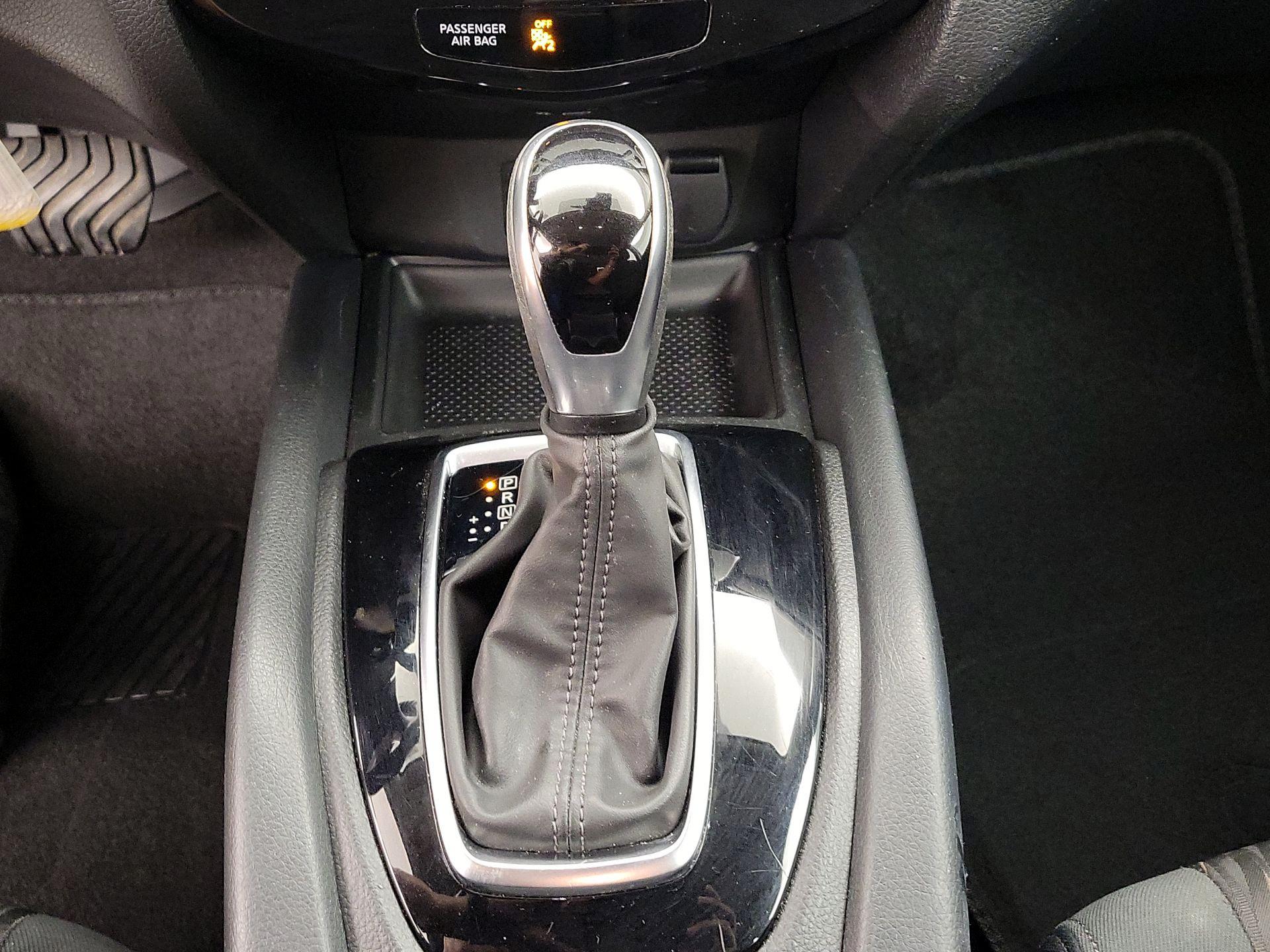 Thumbnail: 2020 Nissan Rogue - 17