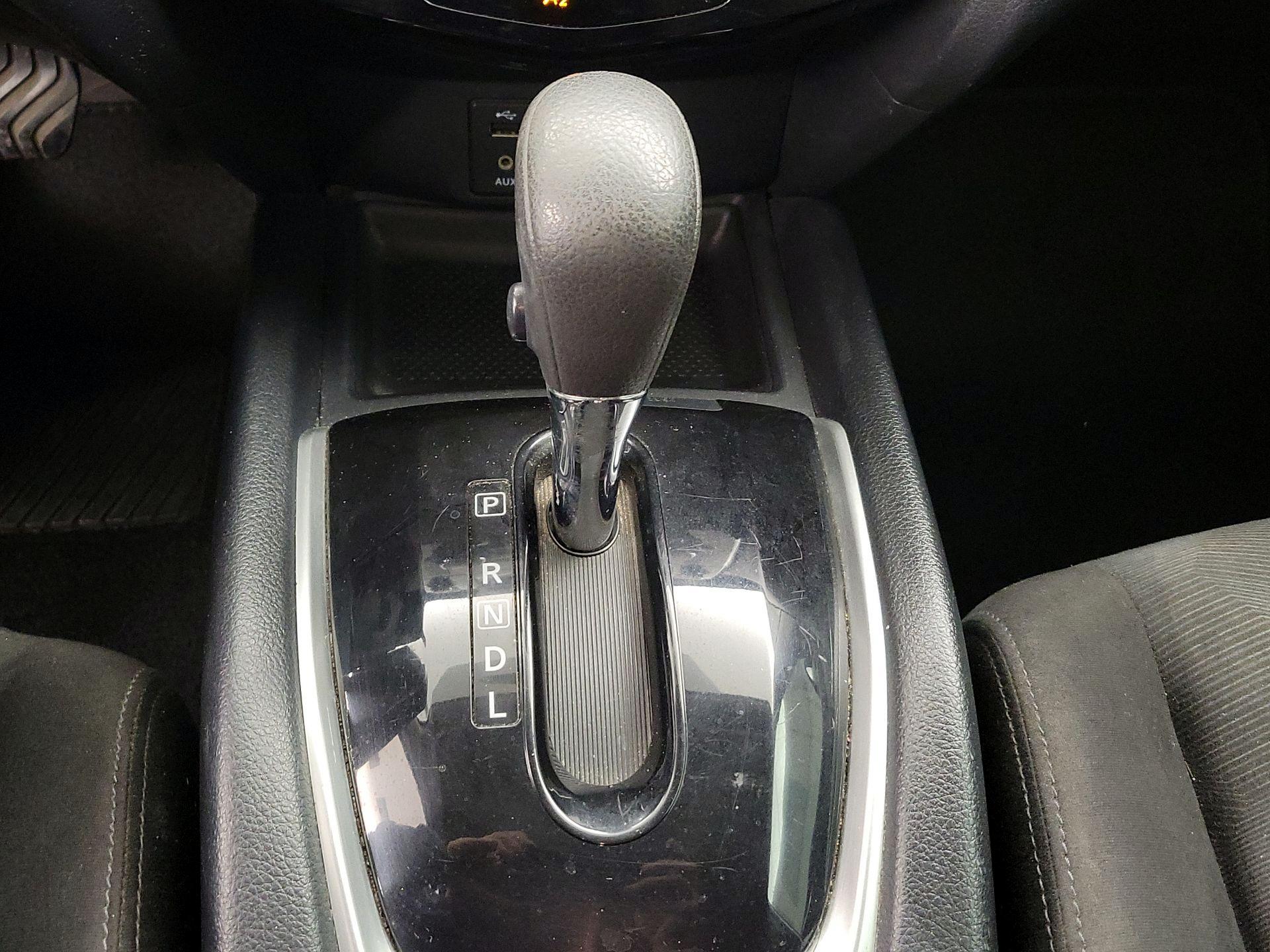 Thumbnail: 2016 Nissan Rogue - 18