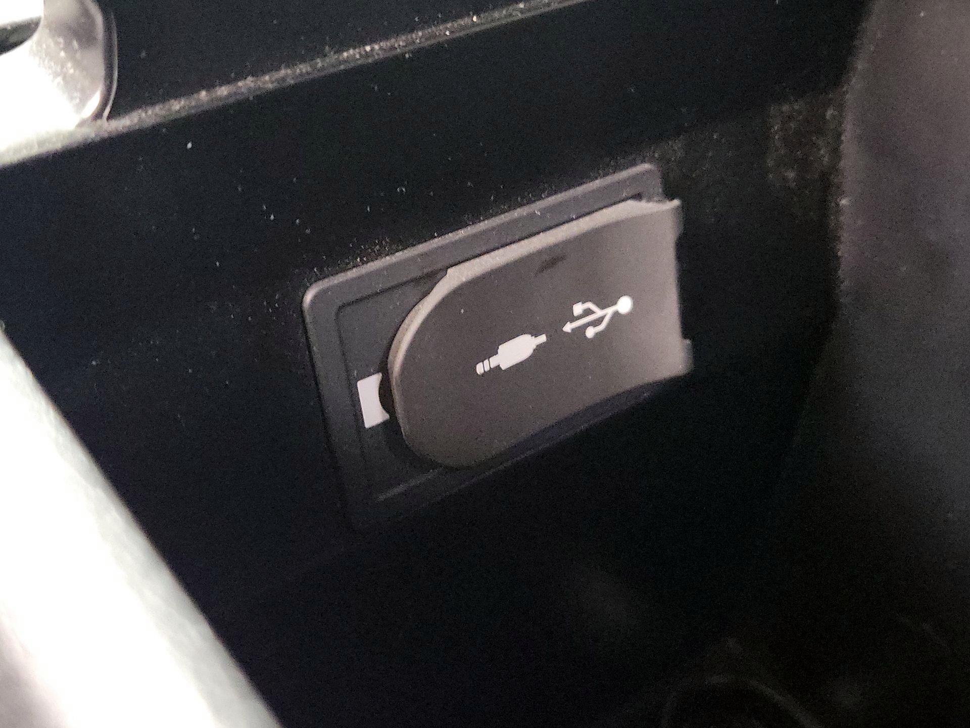 Thumbnail: 2019 Lexus UX - 18