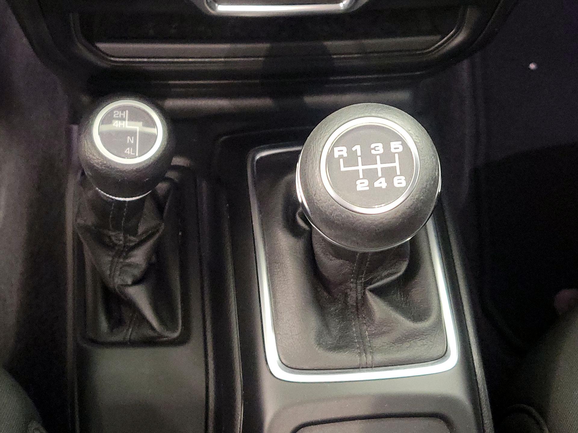 Thumbnail: 2023 Jeep Gladiator - 17