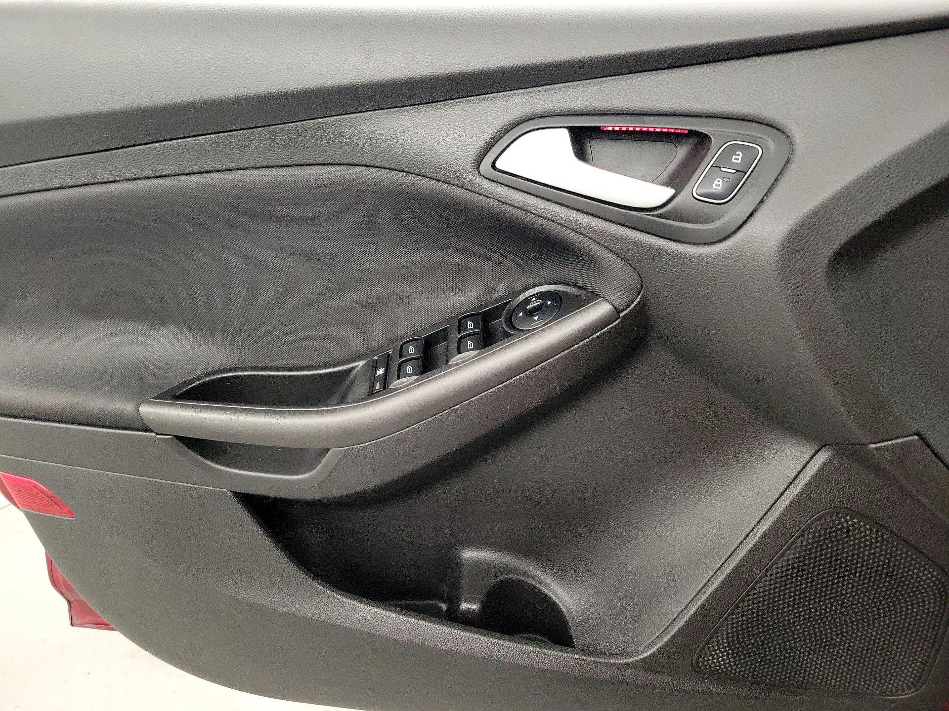 Thumbnail: 2017 Ford Focus - 12