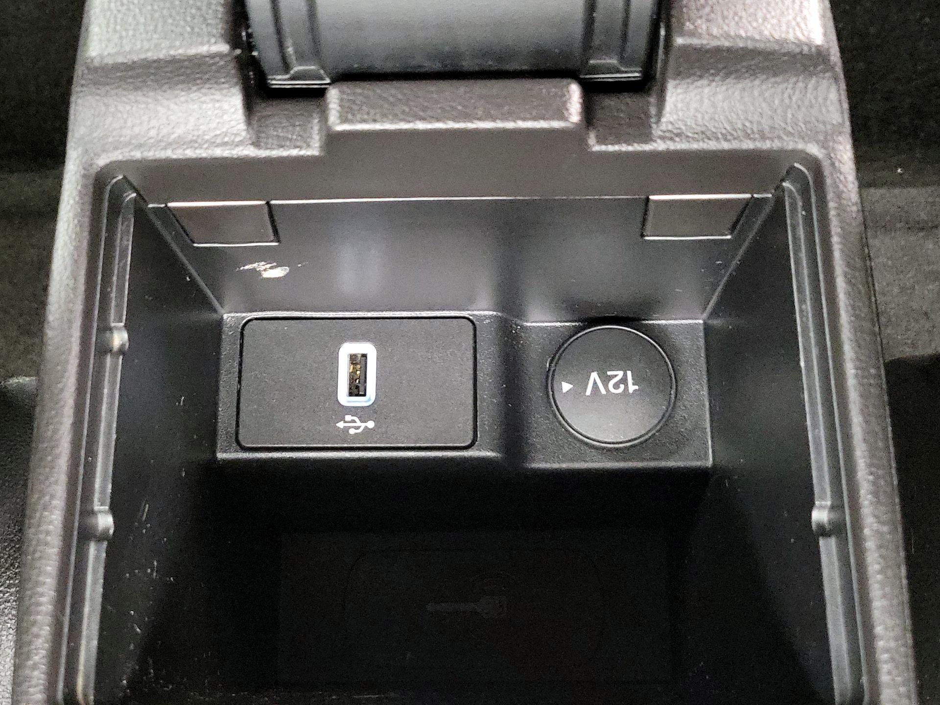 Thumbnail: 2017 Ford Focus - 19