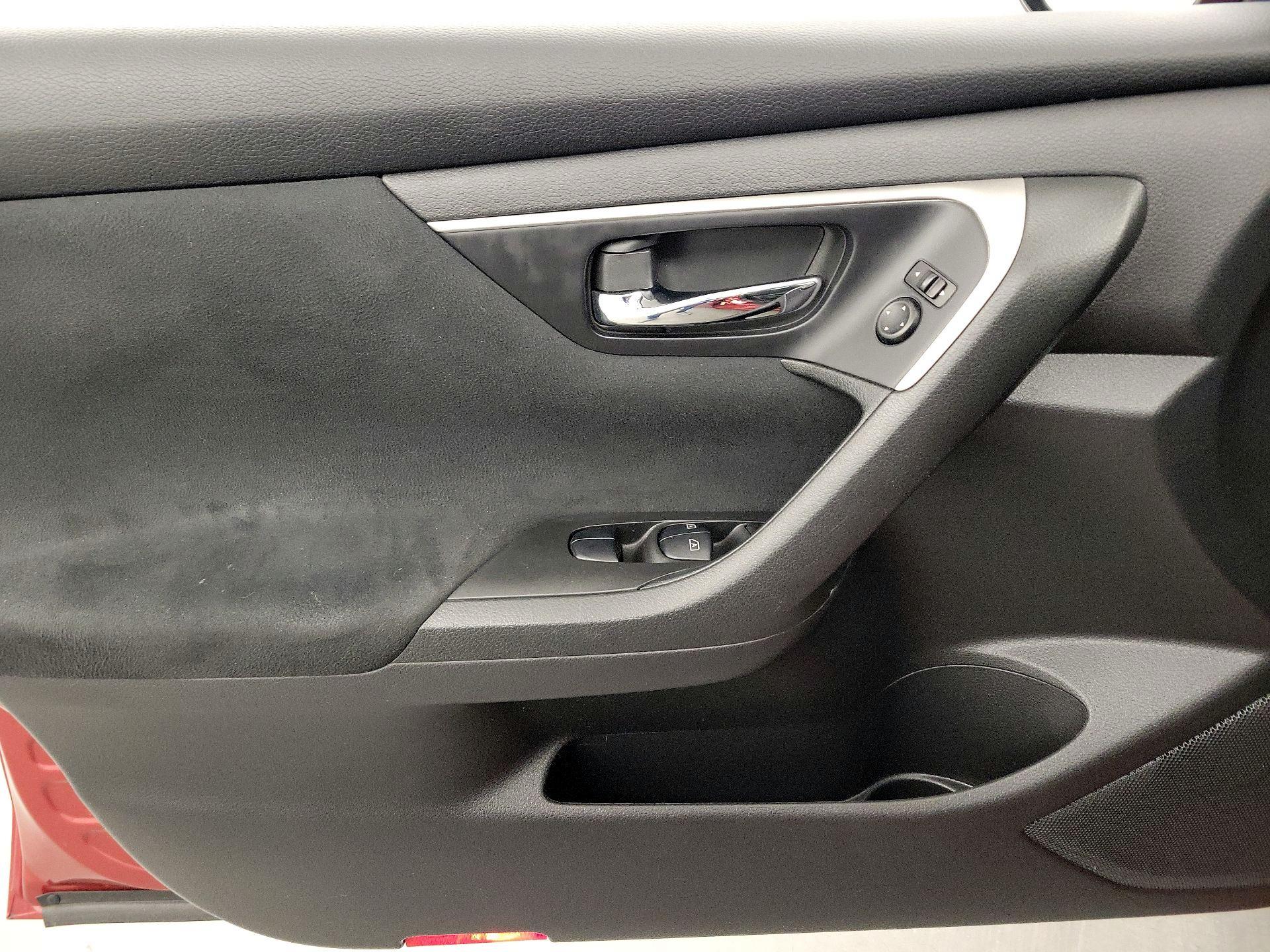 Thumbnail: 2015 Nissan Altima - 12