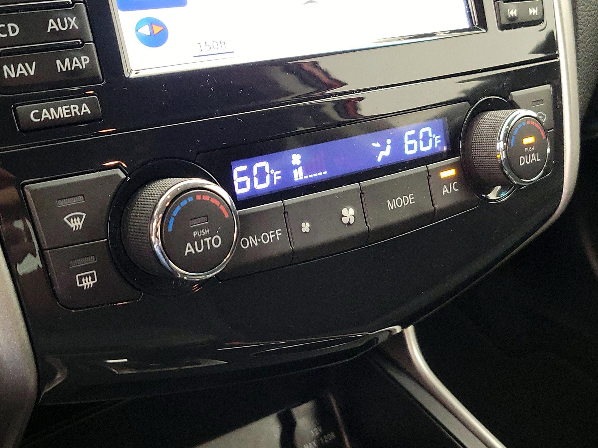 Thumbnail: 2015 Nissan Altima - 17