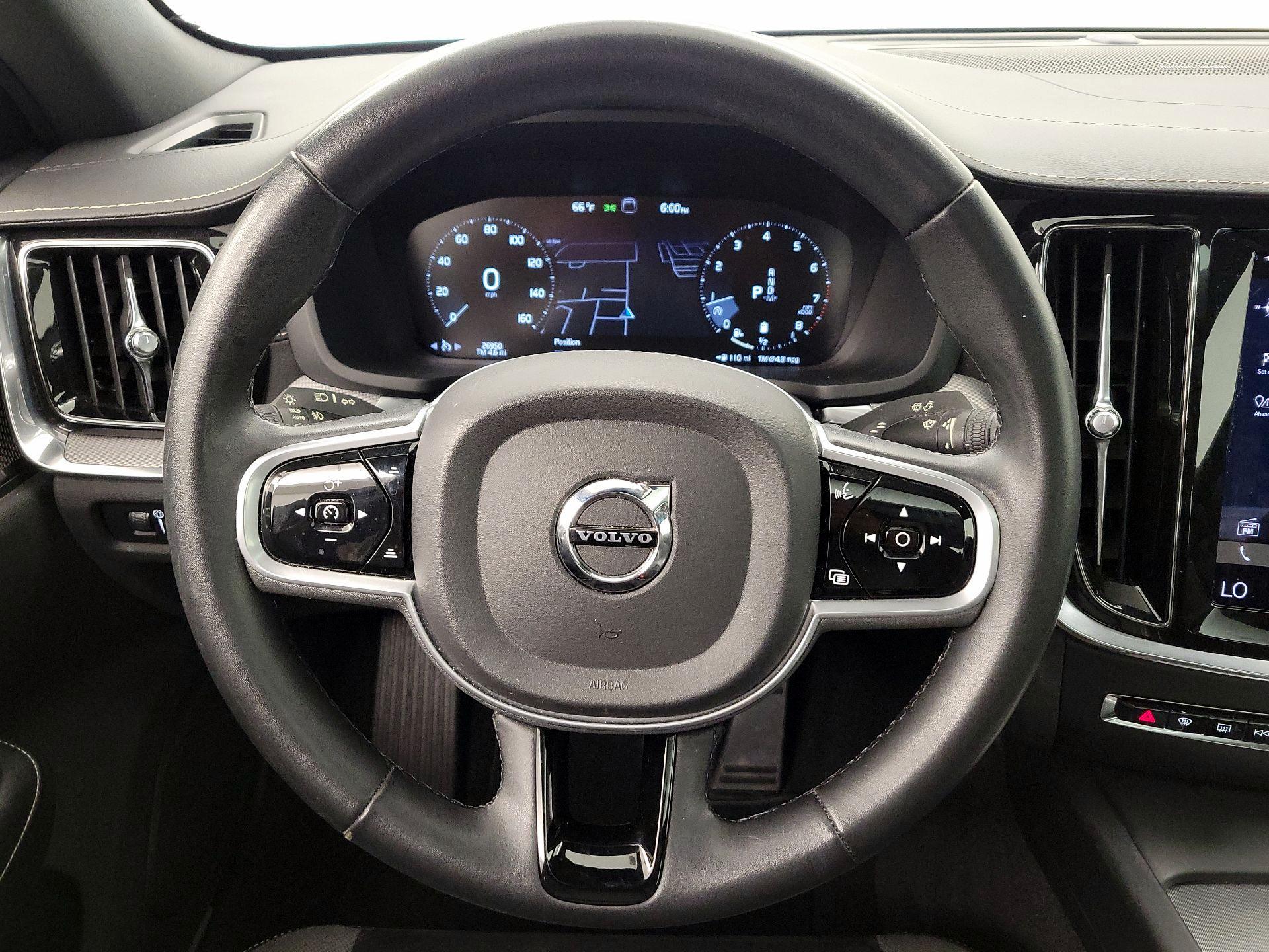 Thumbnail: 2022 Volvo S60 - 10