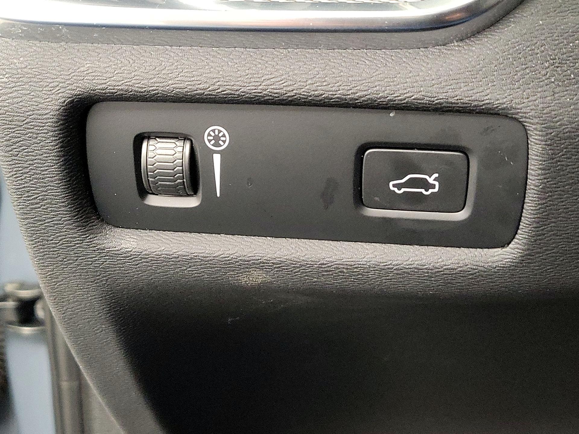 Thumbnail: 2022 Volvo S60 - 13