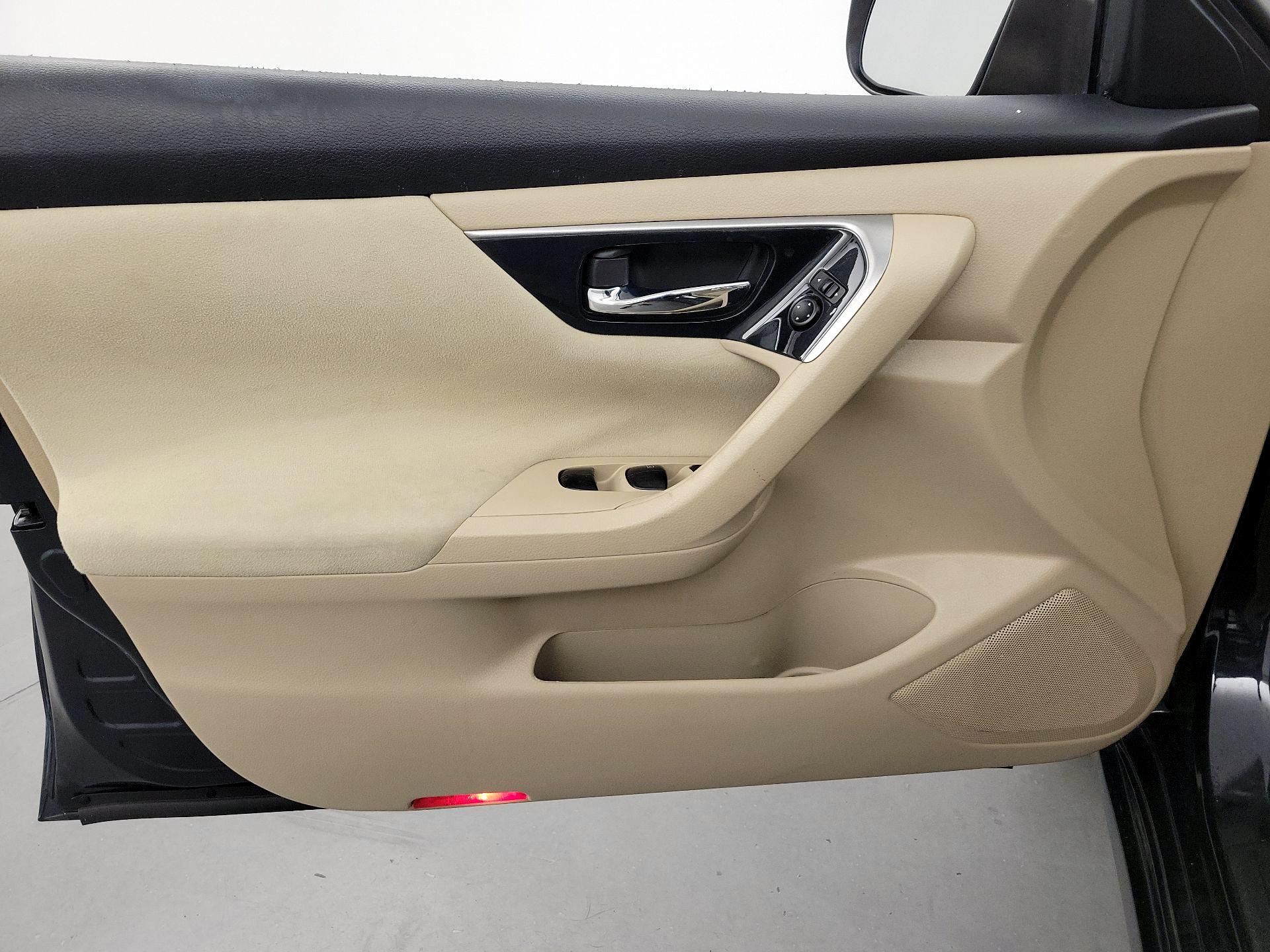 Thumbnail: 2014 Nissan Altima - 12