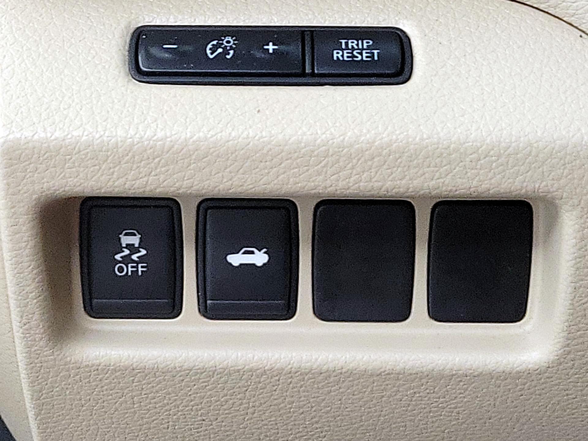 Thumbnail: 2014 Nissan Altima - 13