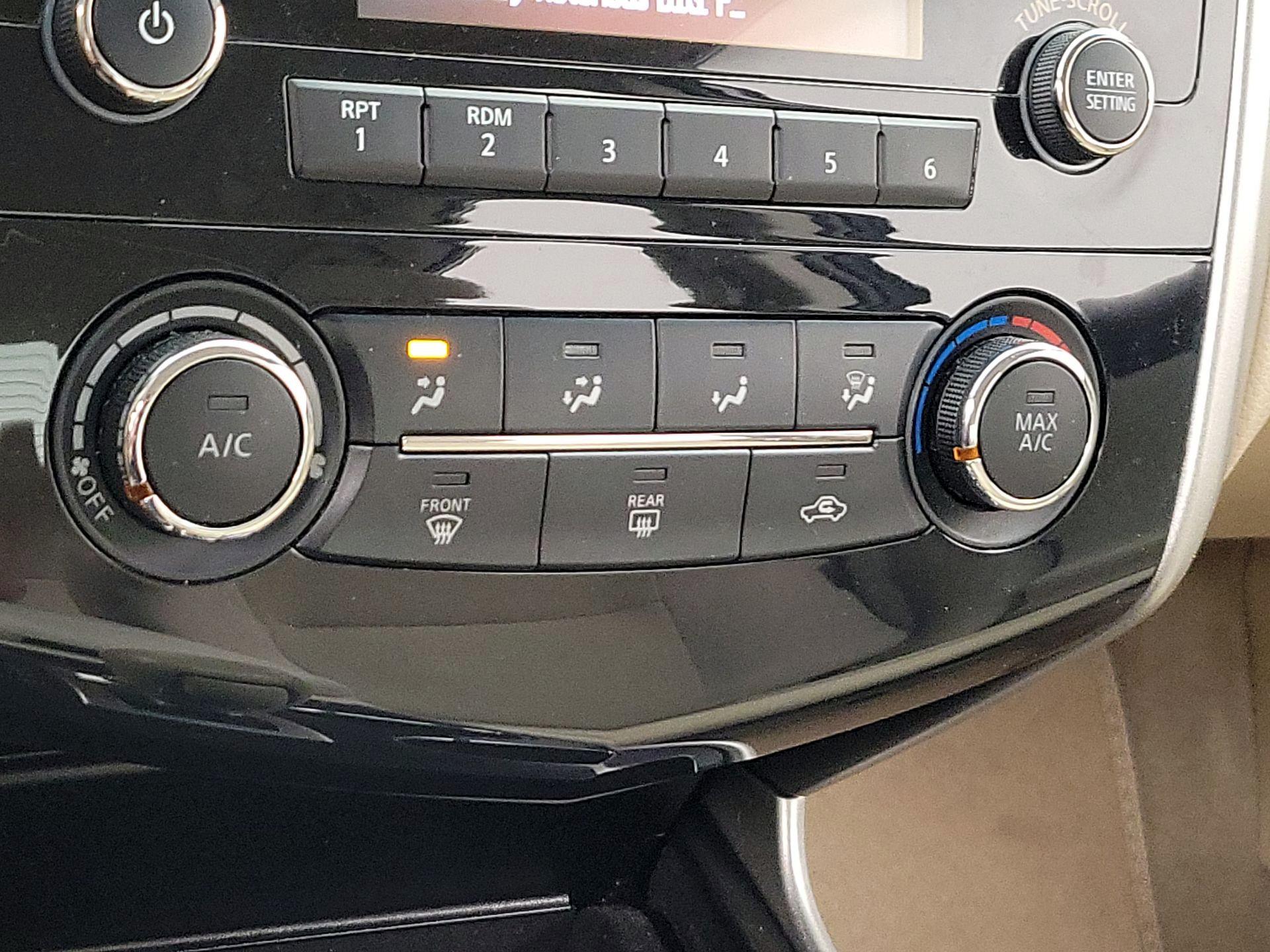 Thumbnail: 2014 Nissan Altima - 16