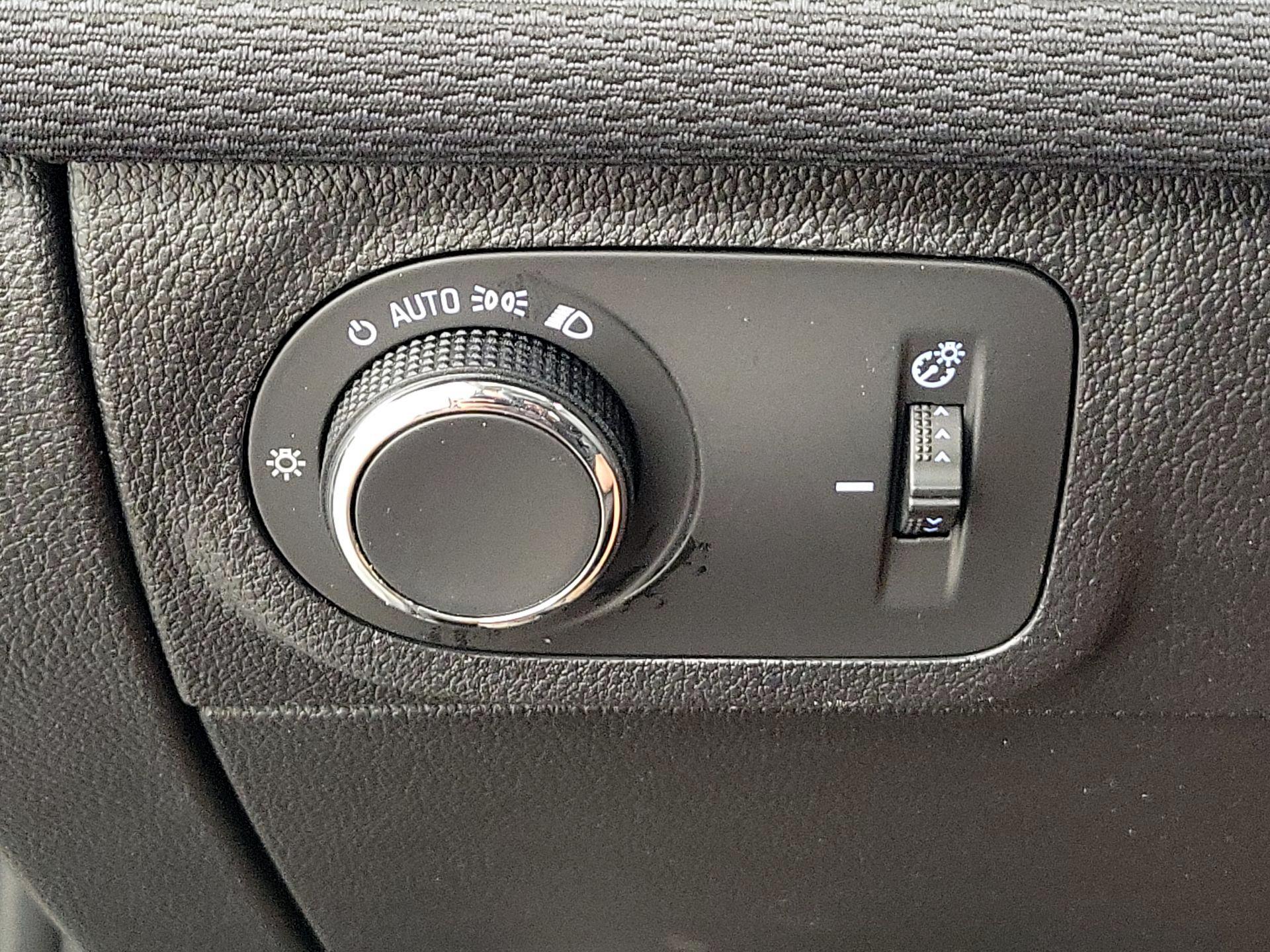 Thumbnail: 2018 Chevrolet Cruze - 13