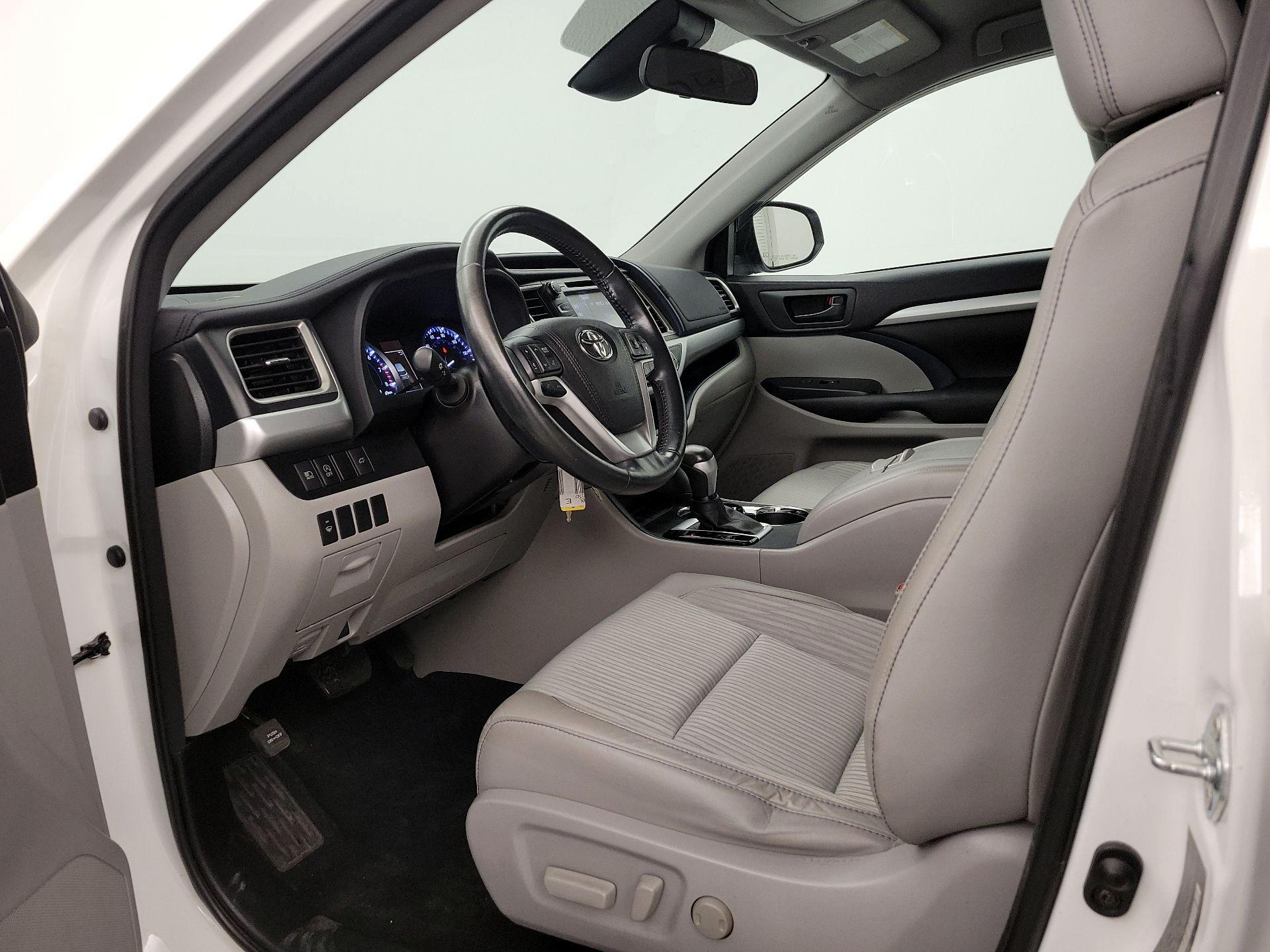 Thumbnail: 2017 Toyota Highlander - 11