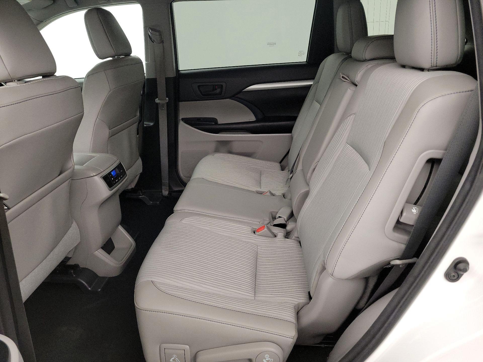 Thumbnail: 2017 Toyota Highlander - 19