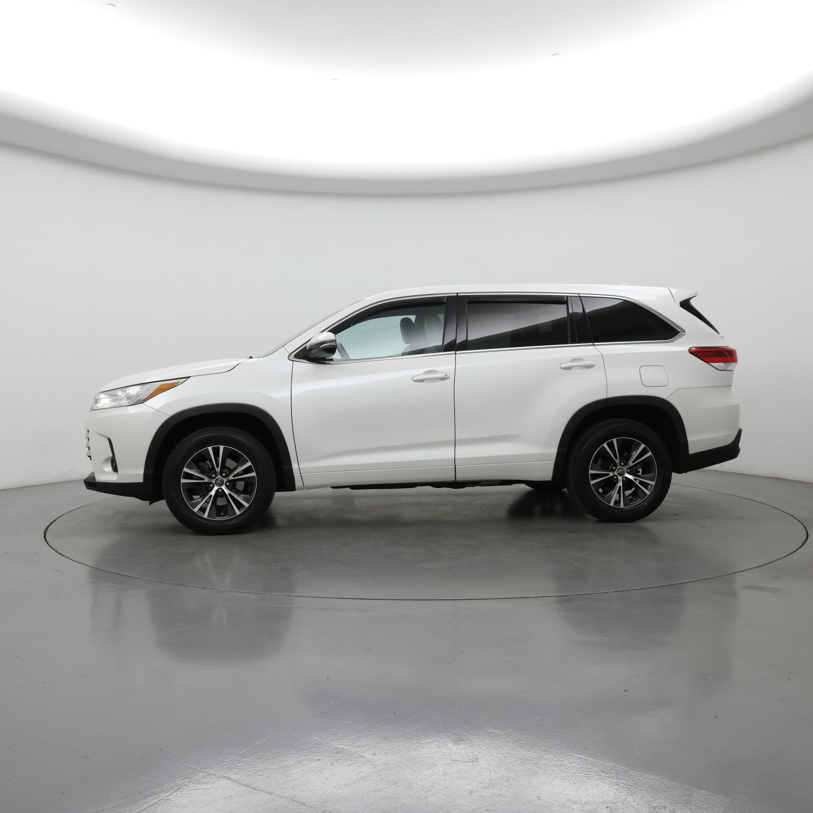Thumbnail: 2017 Toyota Highlander - 3