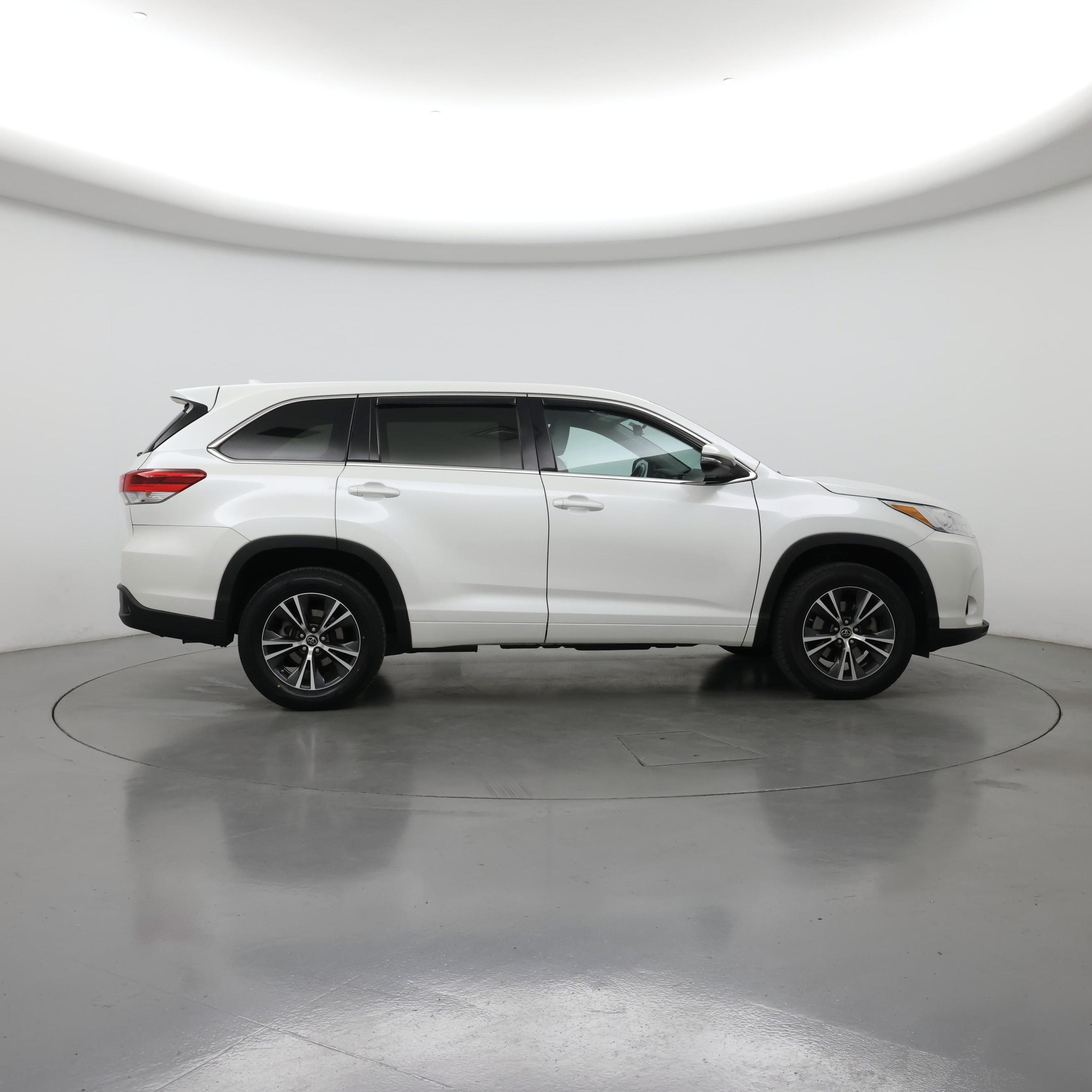 Thumbnail: 2017 Toyota Highlander - 7