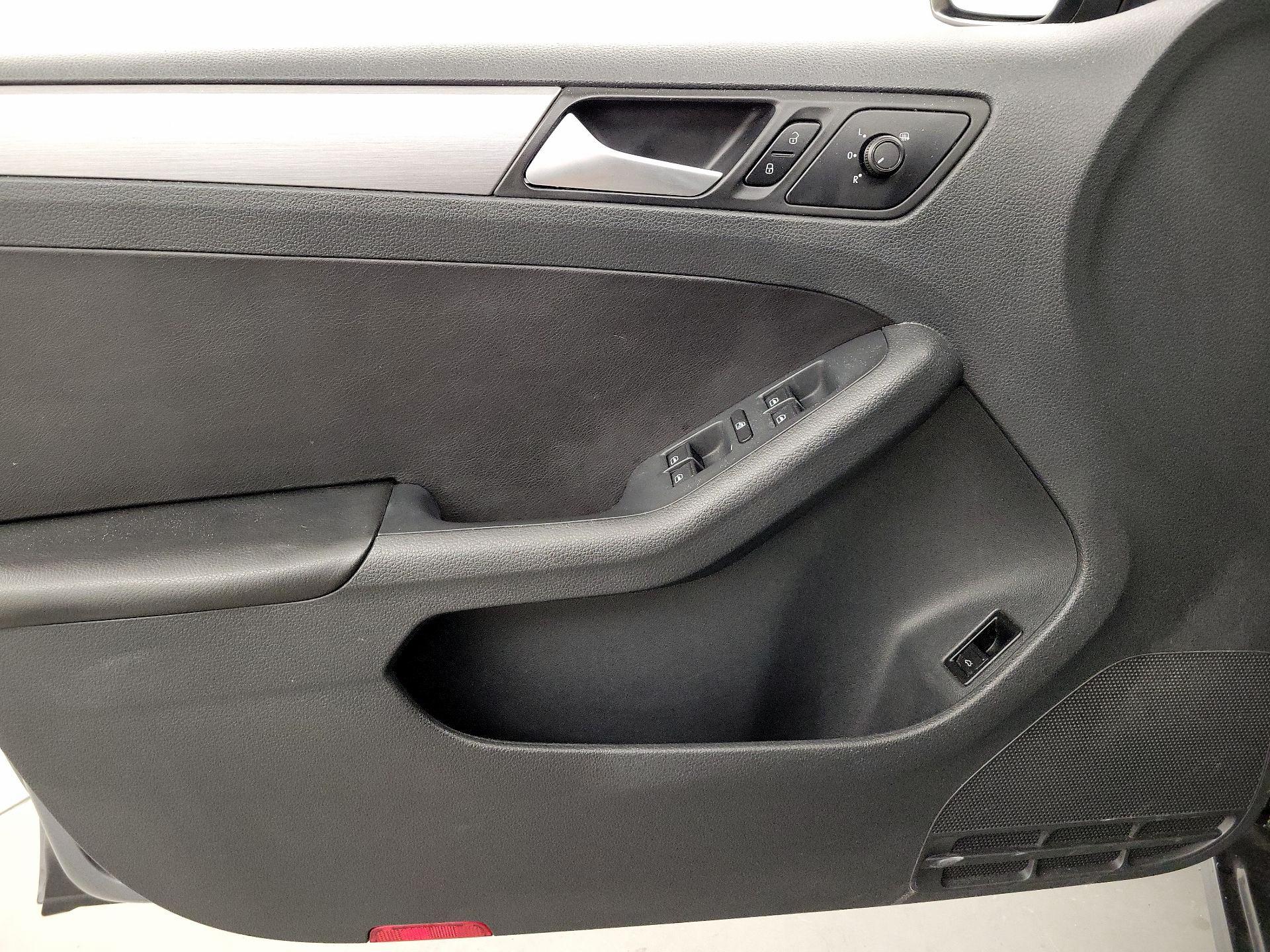 Thumbnail: 2016 Volkswagen Jetta - 12