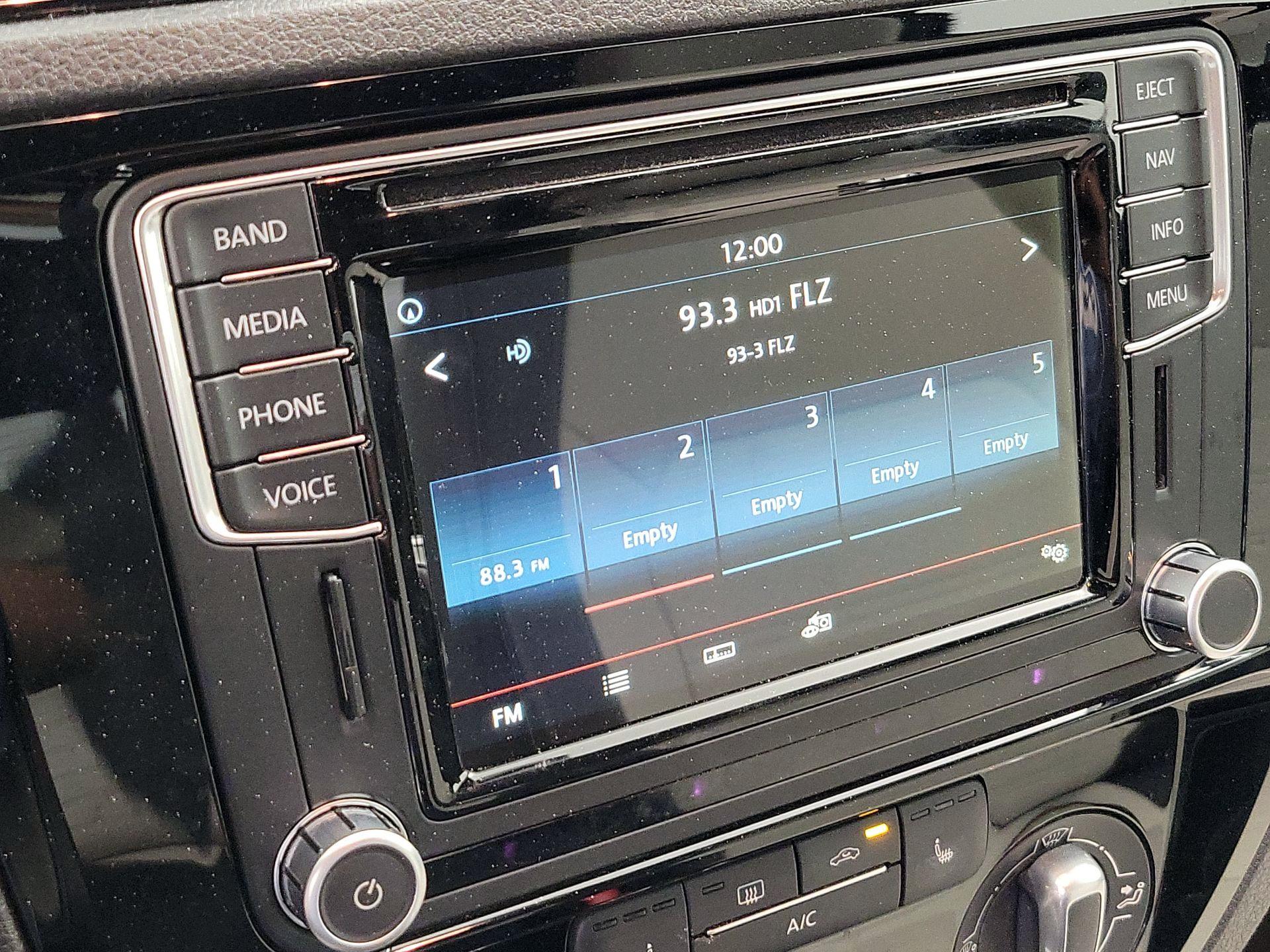 Thumbnail: 2016 Volkswagen Jetta - 16