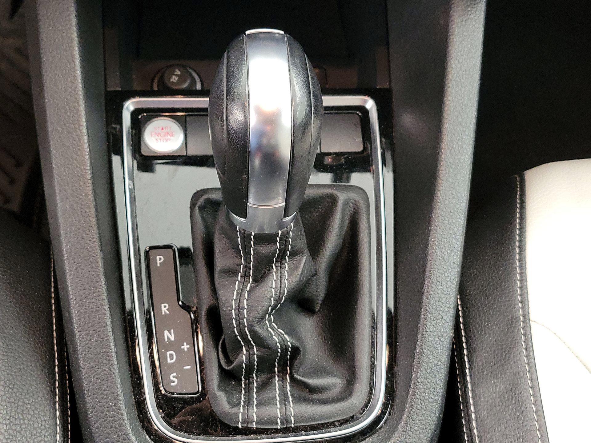 Thumbnail: 2016 Volkswagen Jetta - 18