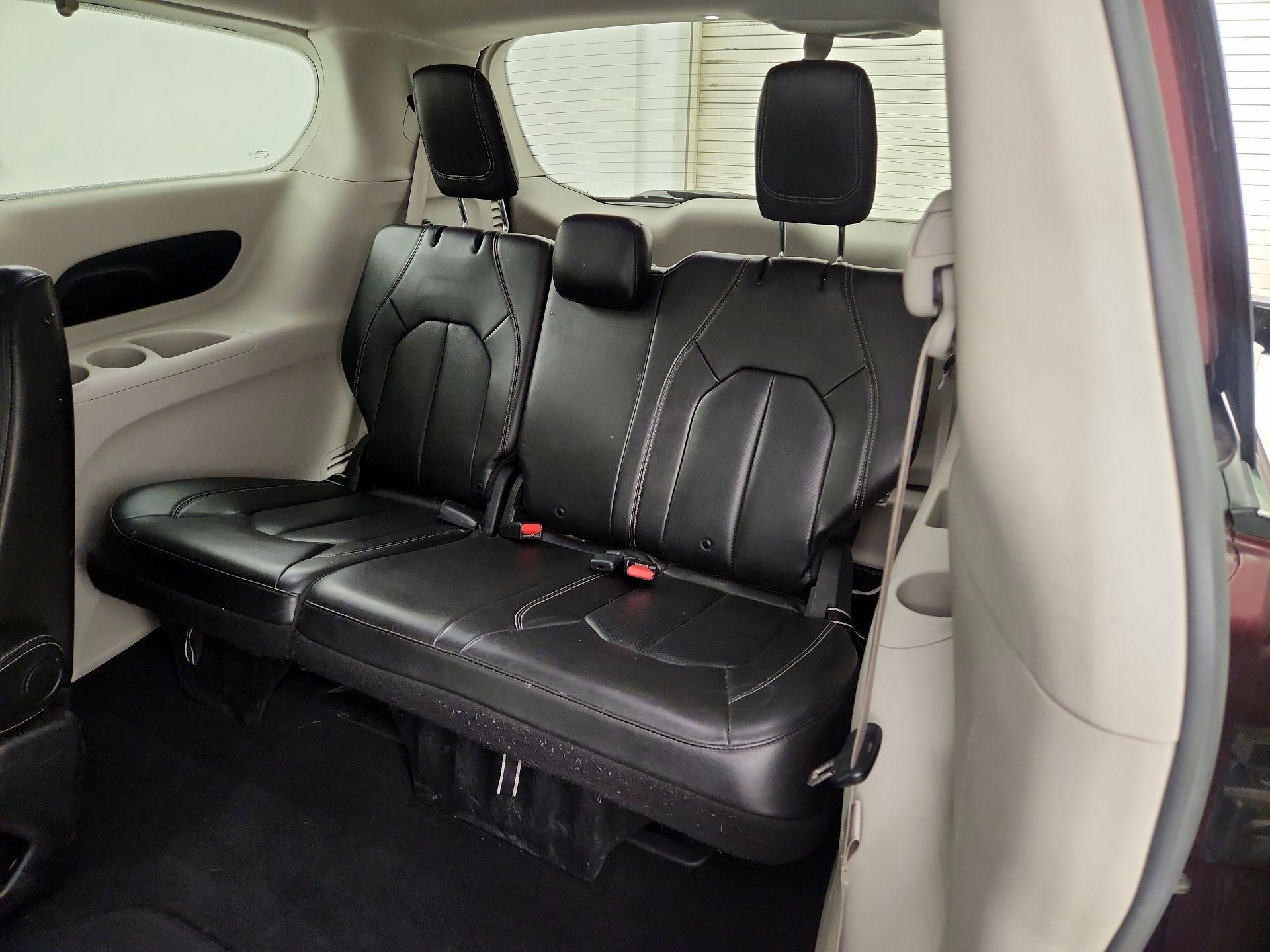 Thumbnail: 2020 Chrysler Voyager - 18
