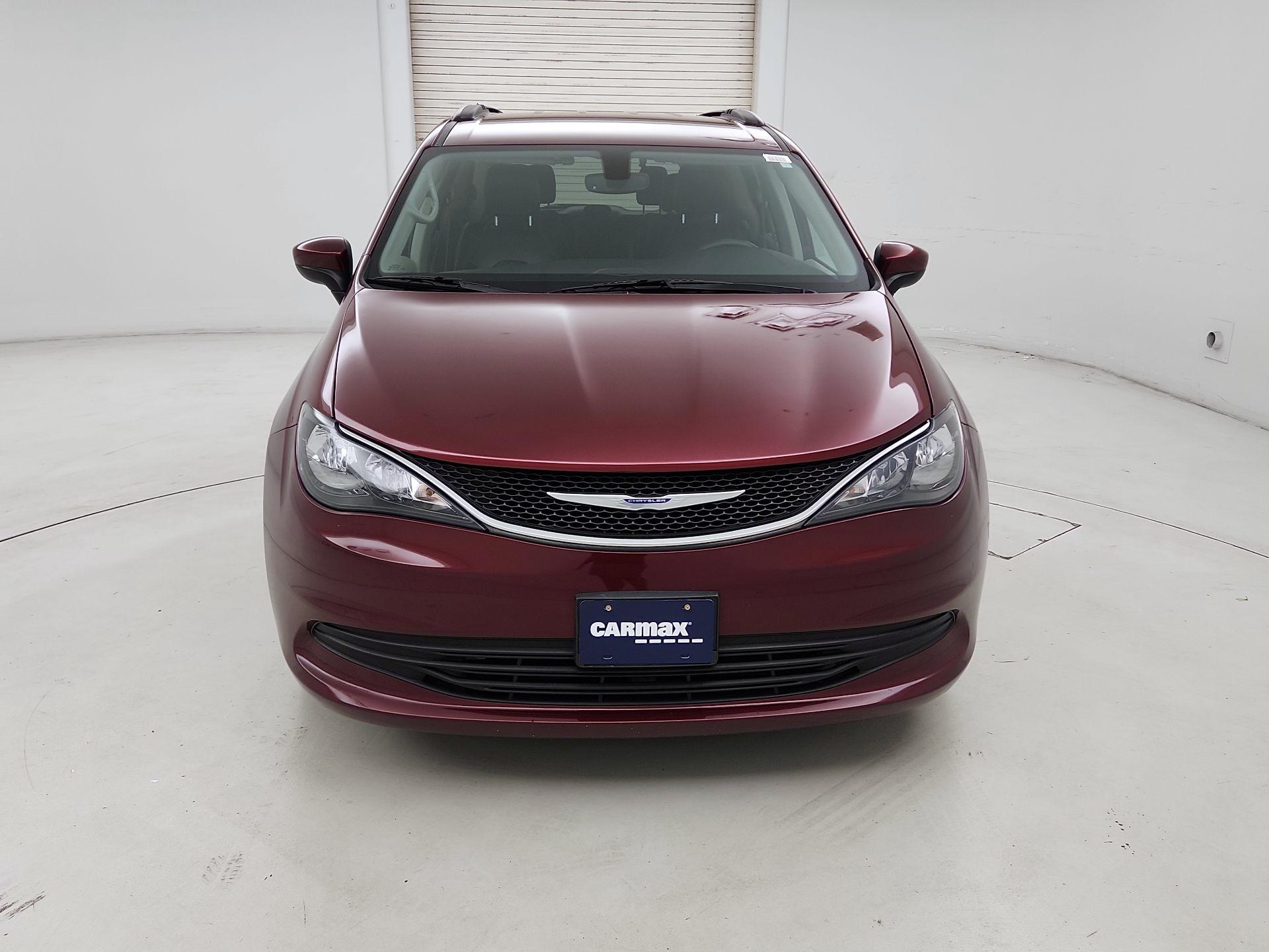 Thumbnail: 2020 Chrysler Voyager - 2