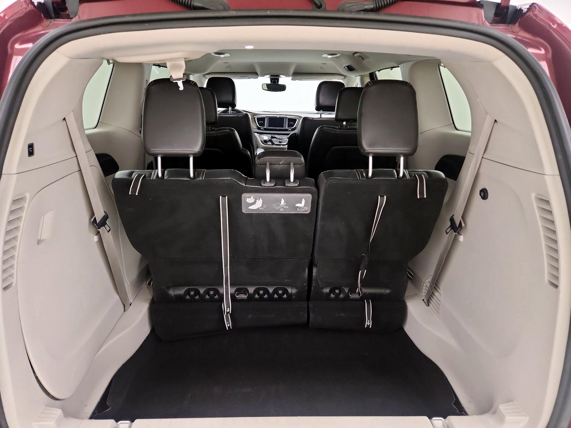 Thumbnail: 2020 Chrysler Voyager - 19