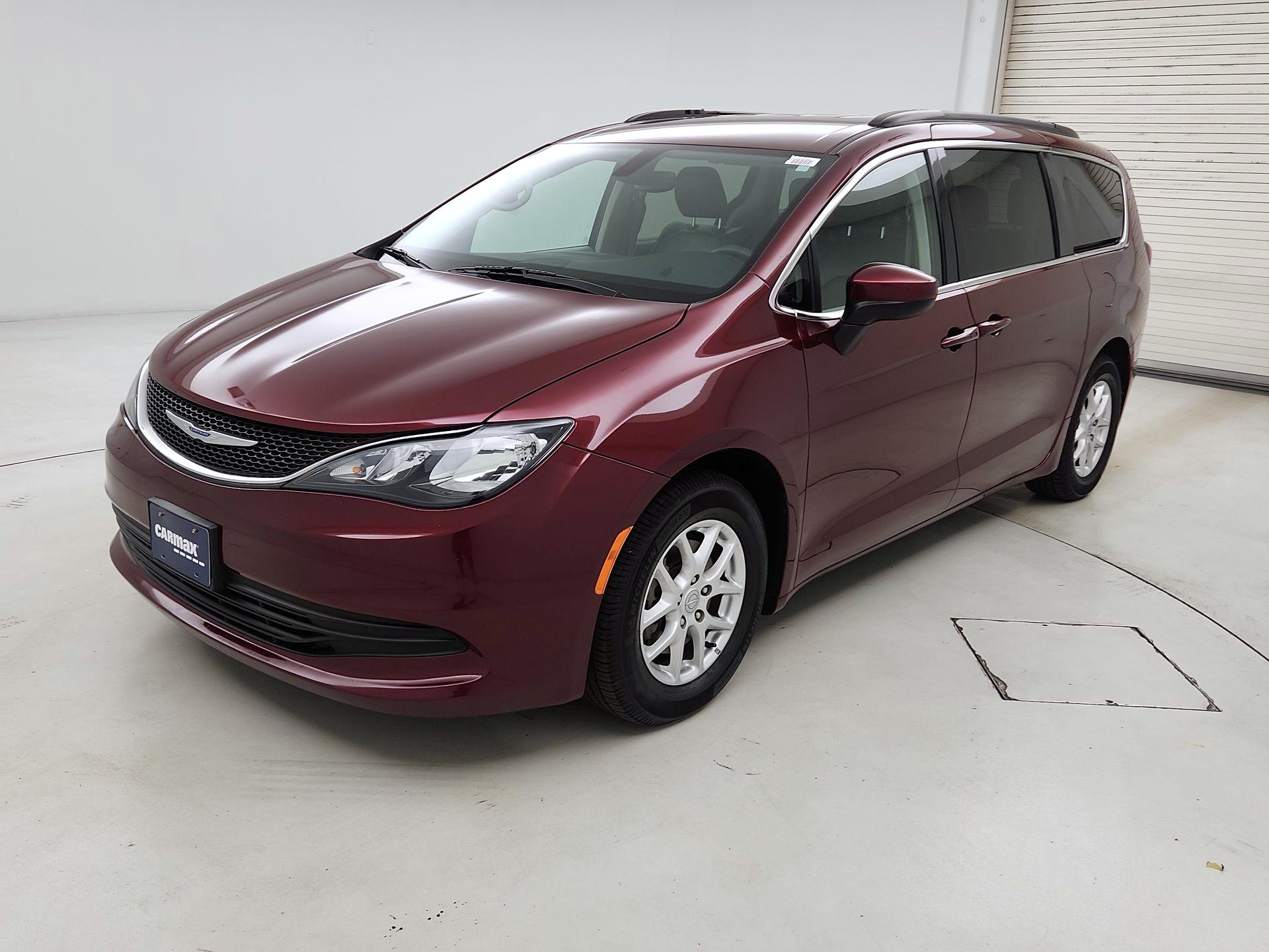Thumbnail: 2020 Chrysler Voyager - 3