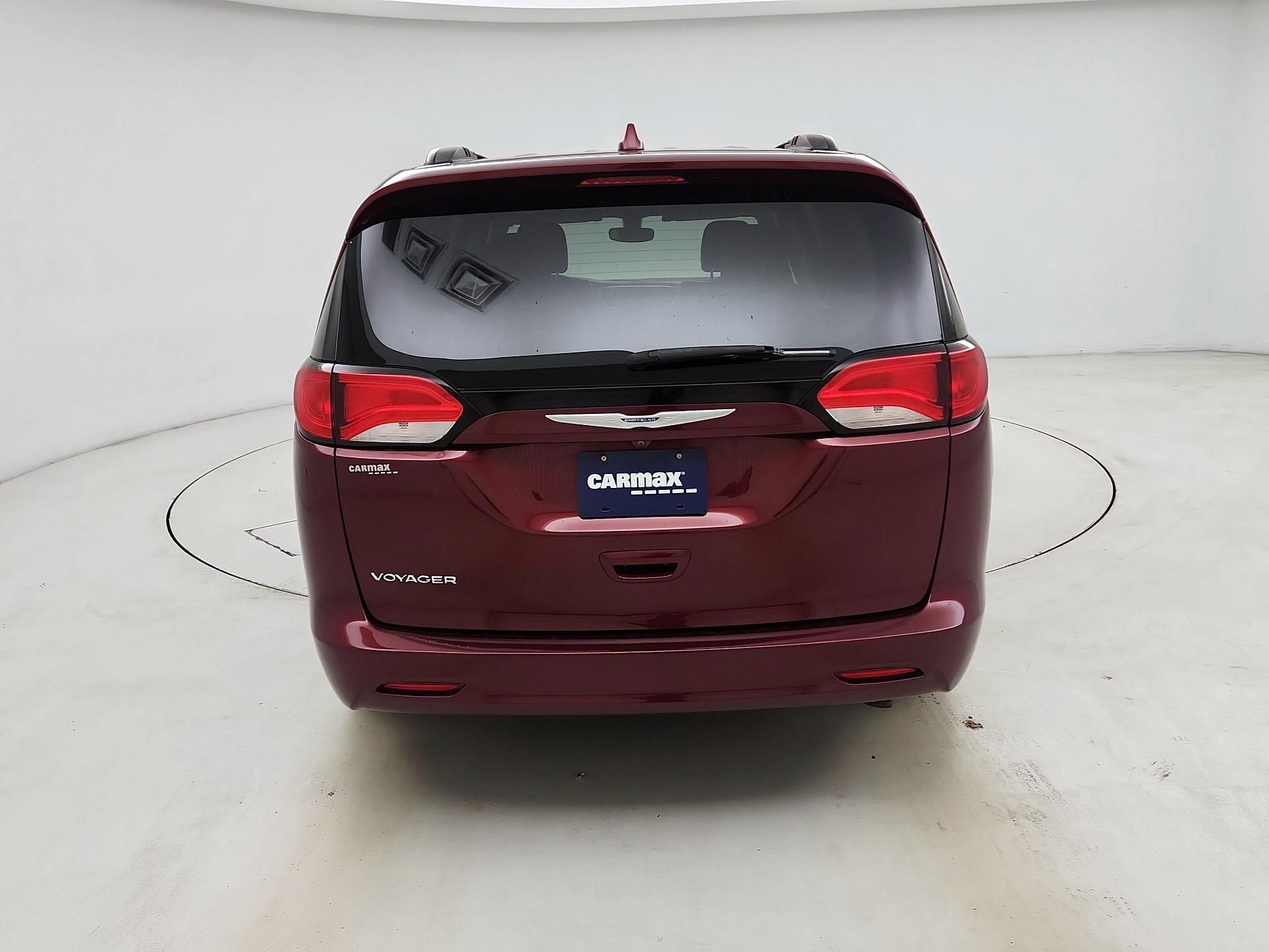 Thumbnail: 2020 Chrysler Voyager - 6