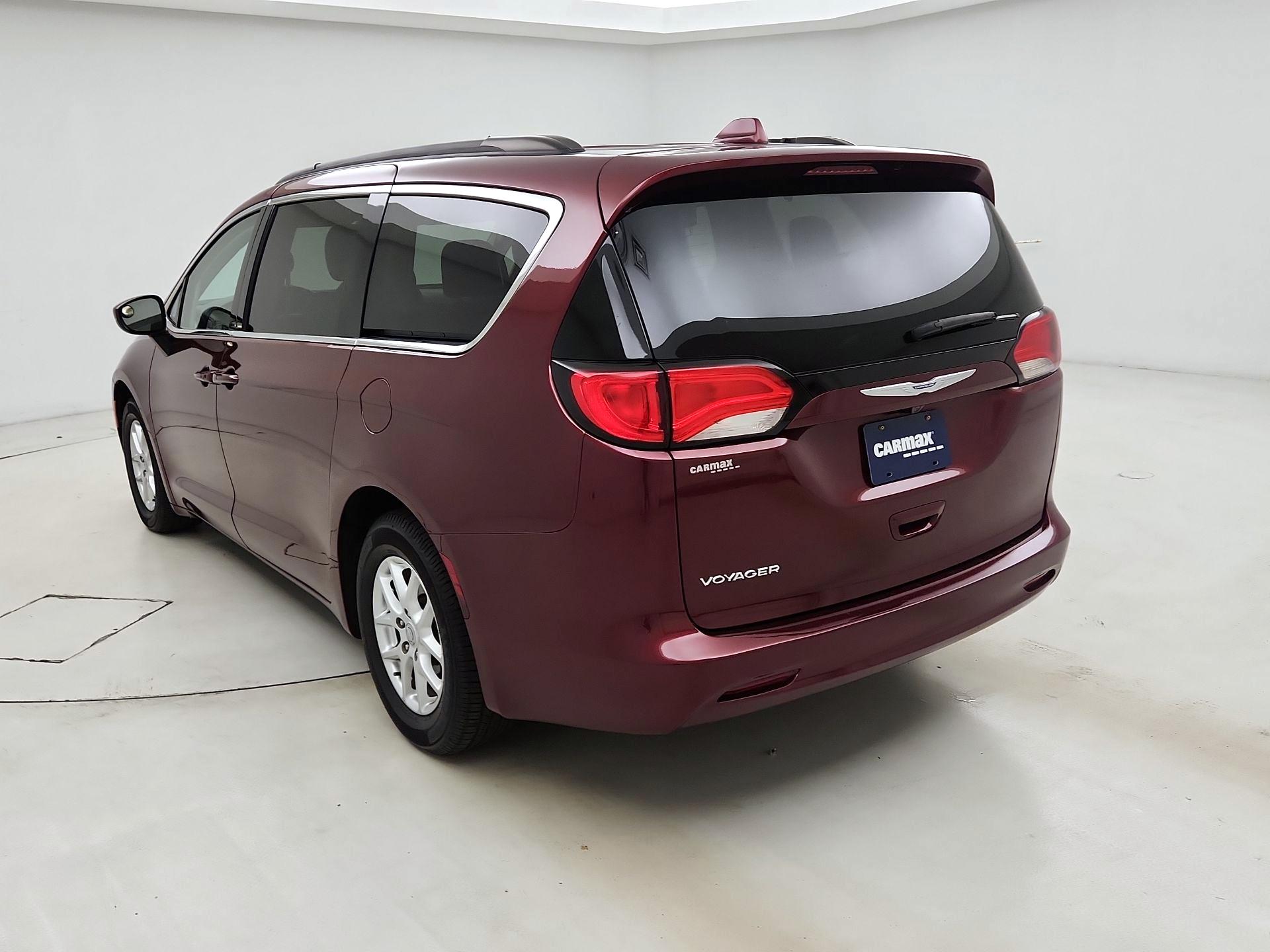 Thumbnail: 2020 Chrysler Voyager - 7
