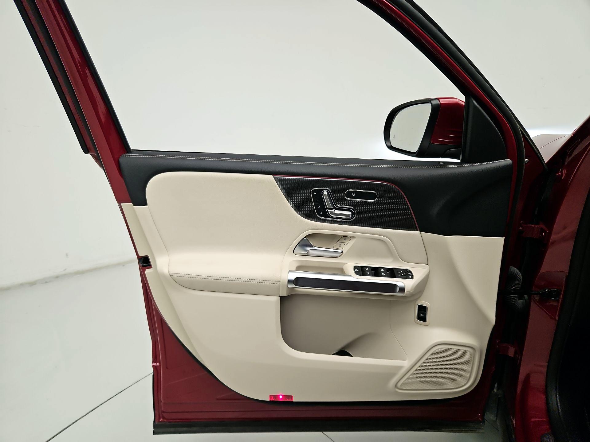 Thumbnail: 2021 Mercedes-Benz GLB - 12