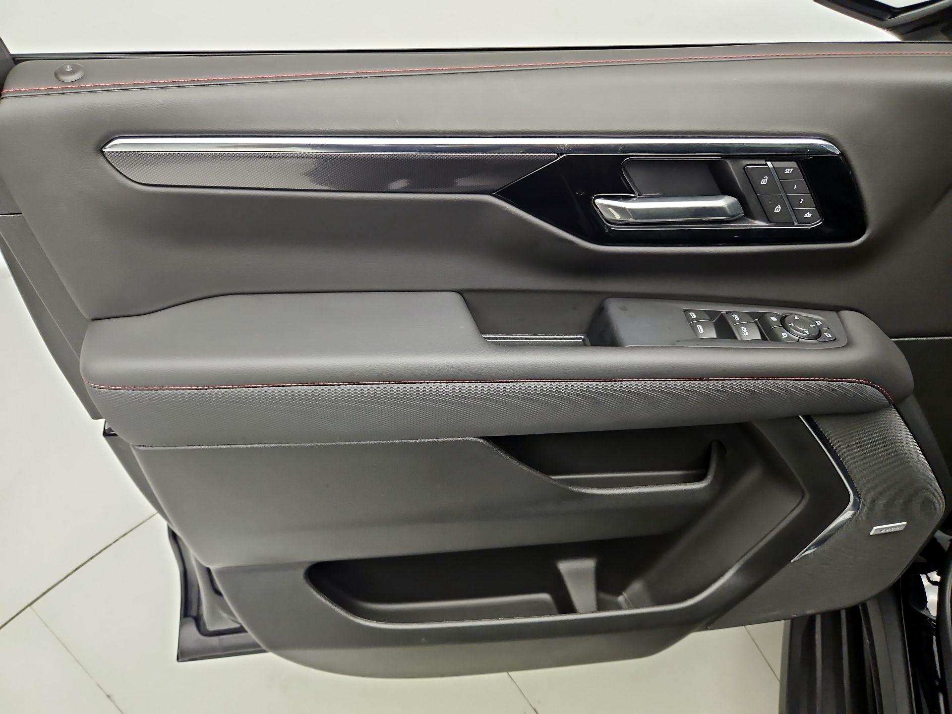 Thumbnail: 2025 Chevrolet Suburban - 12