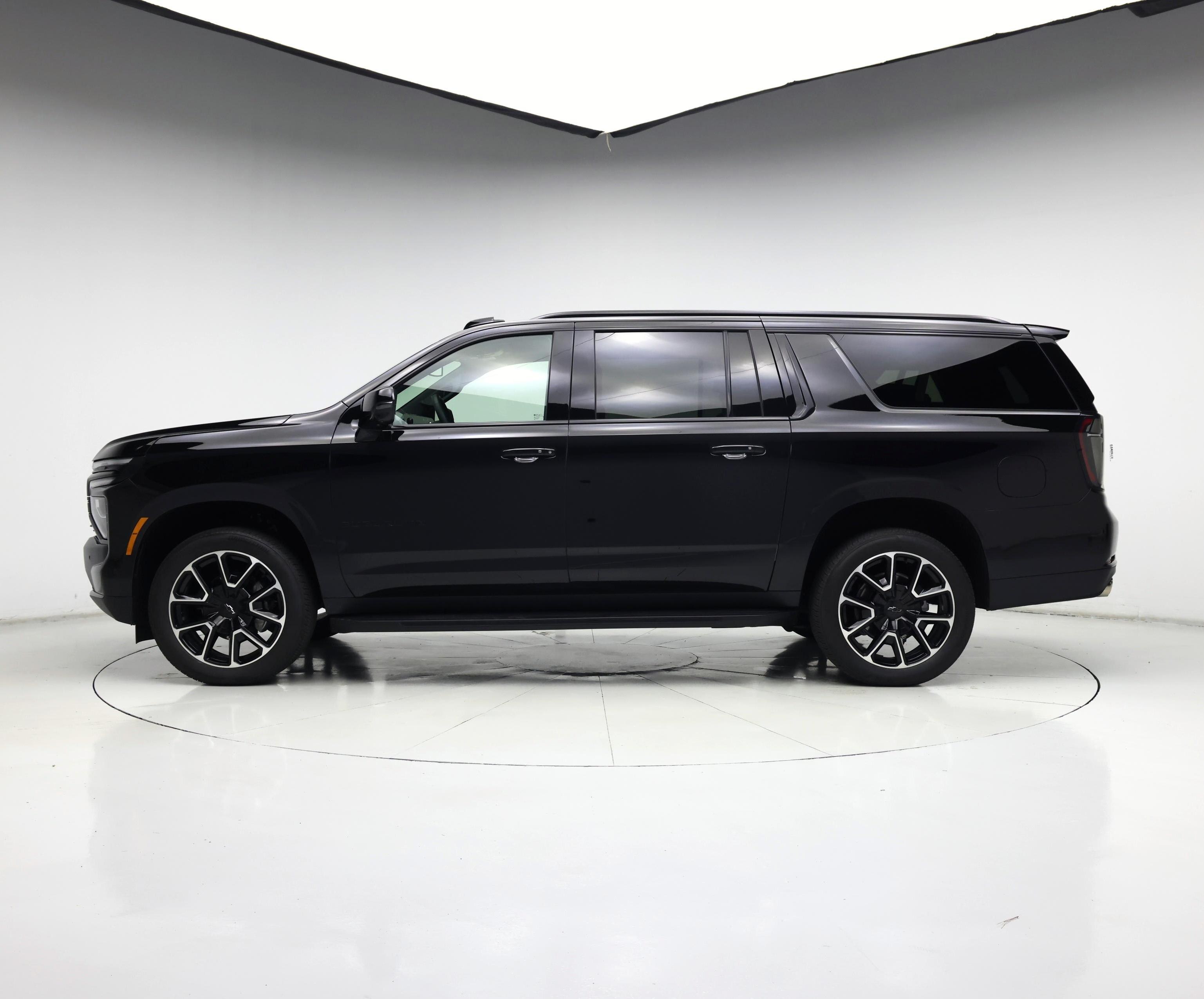 Thumbnail: 2025 Chevrolet Suburban - 3