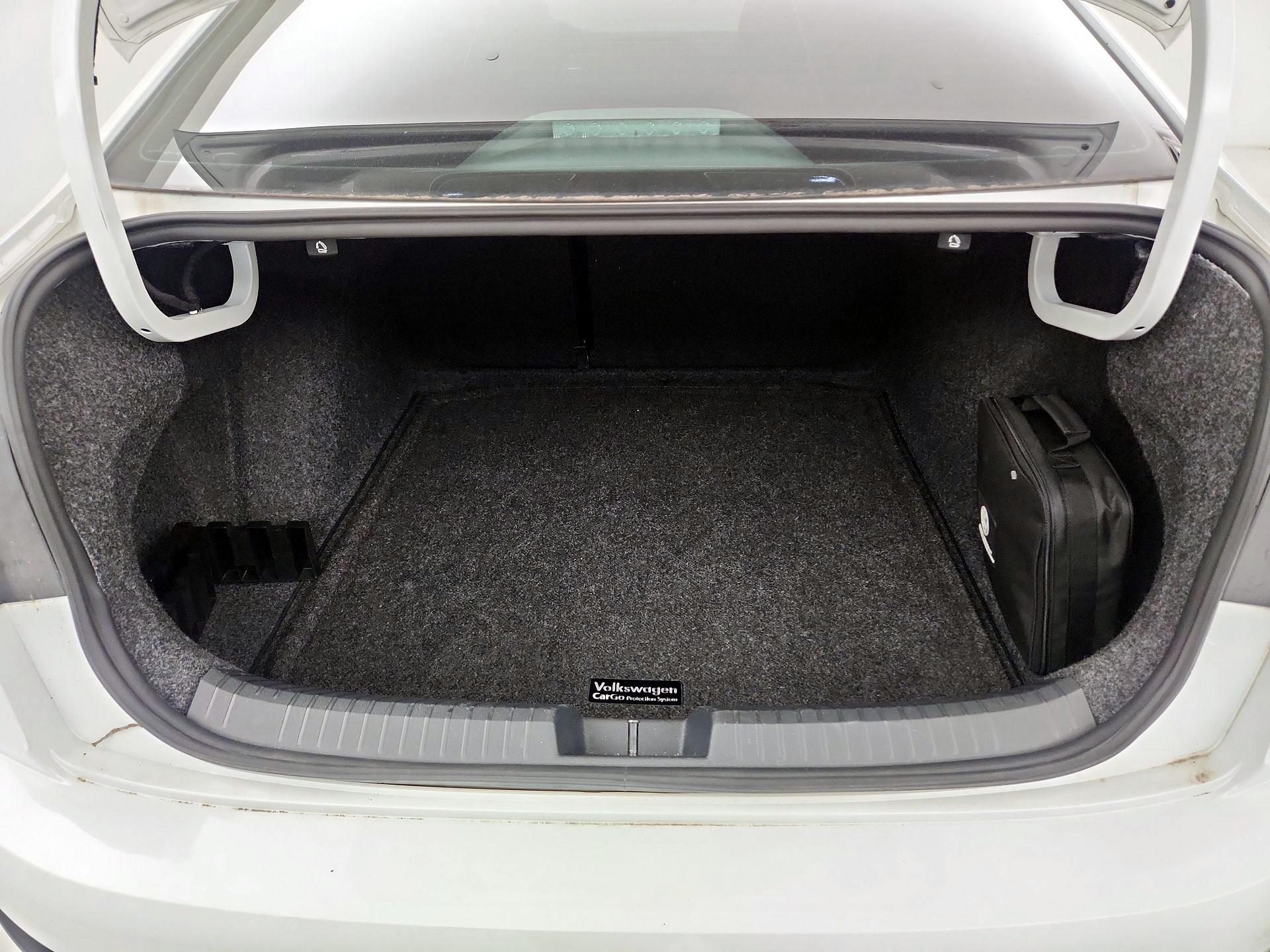 Thumbnail: 2022 Volkswagen Jetta - 16