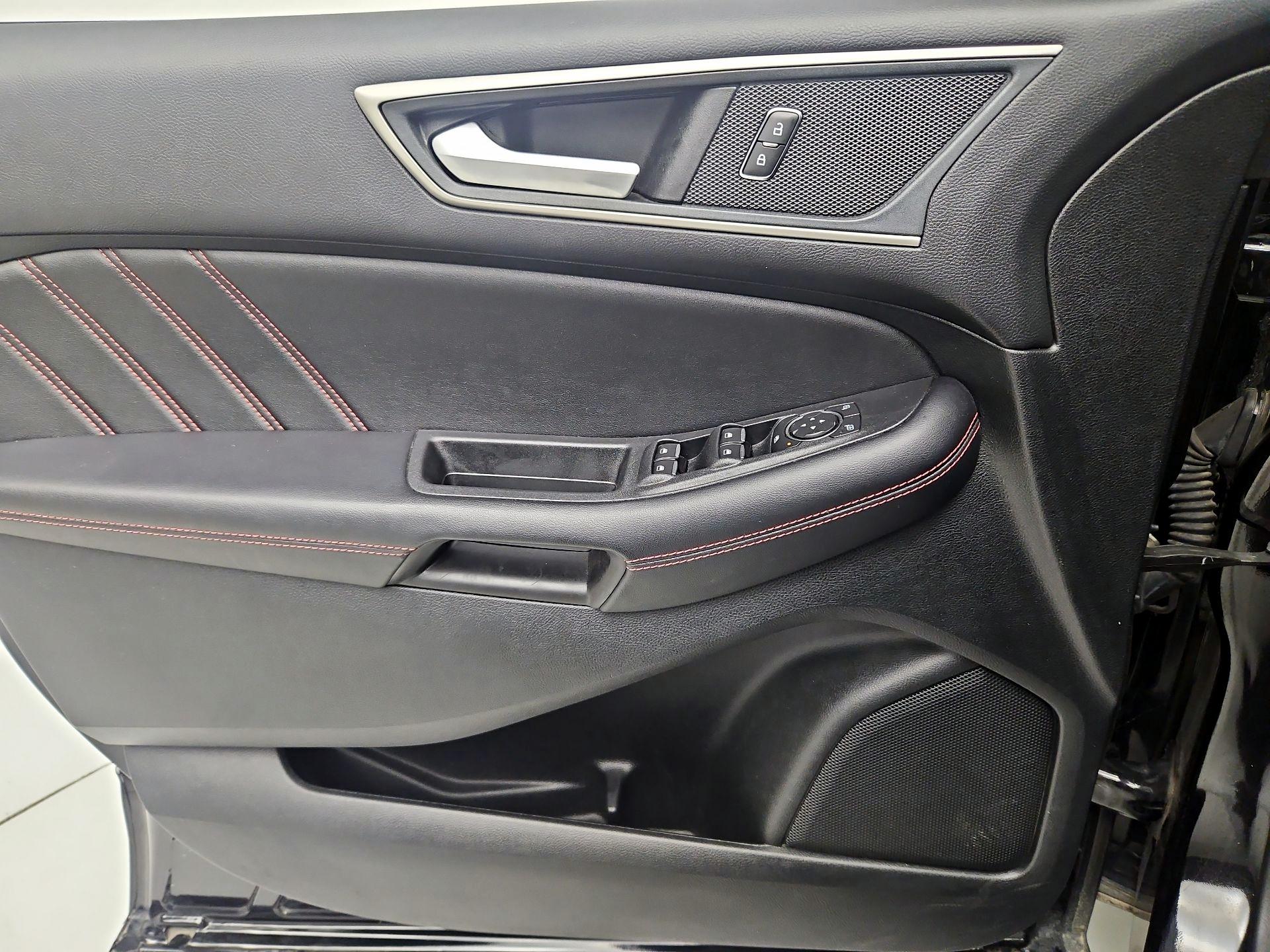 Thumbnail: 2022 Ford Edge - 12