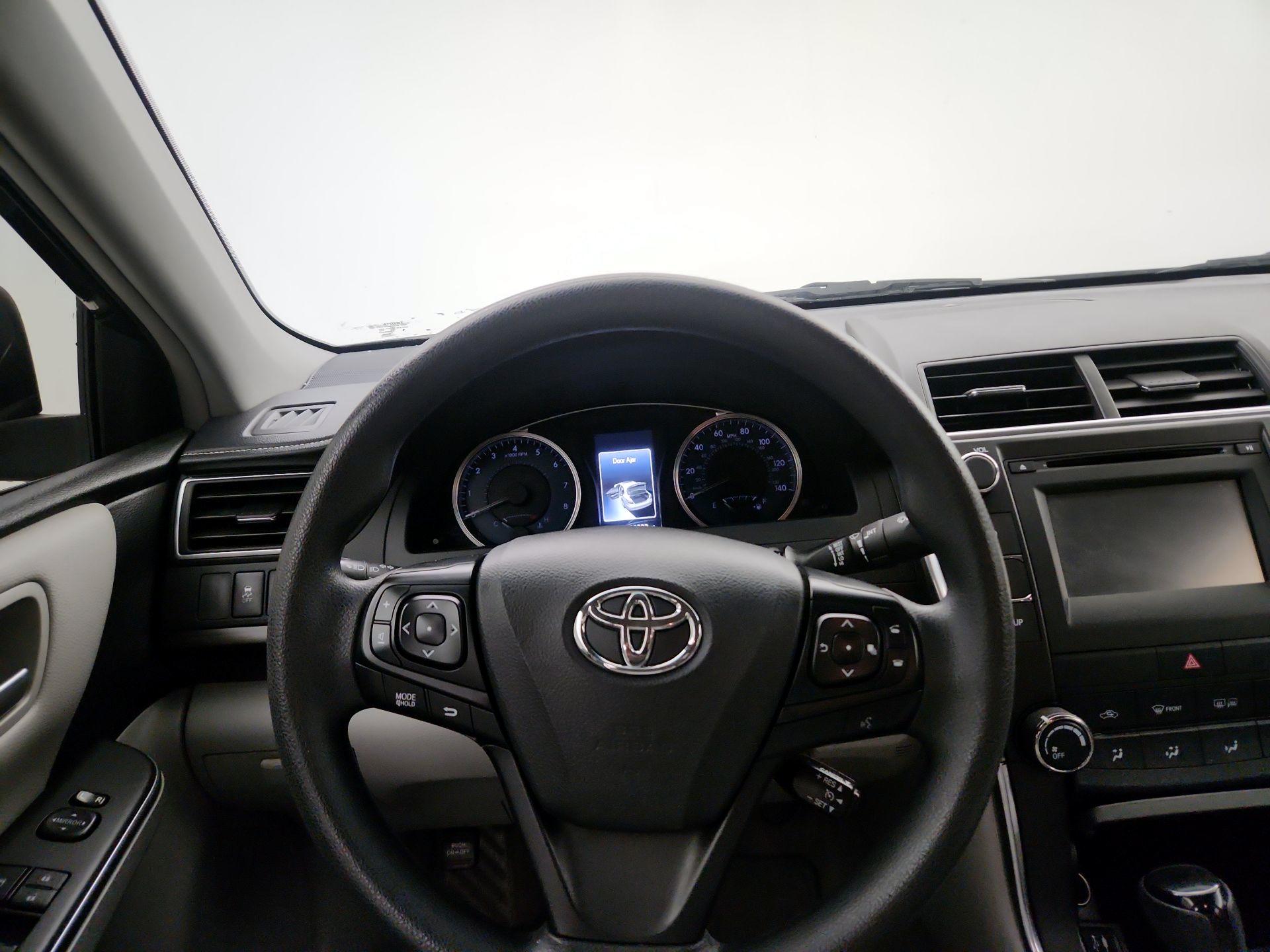 Thumbnail: 2016 Toyota Camry - 10