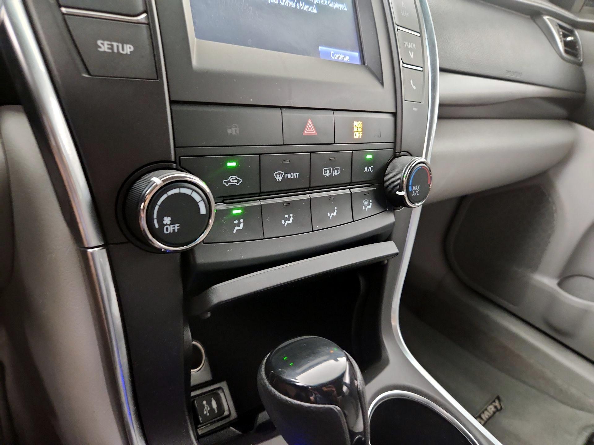 Thumbnail: 2016 Toyota Camry - 16