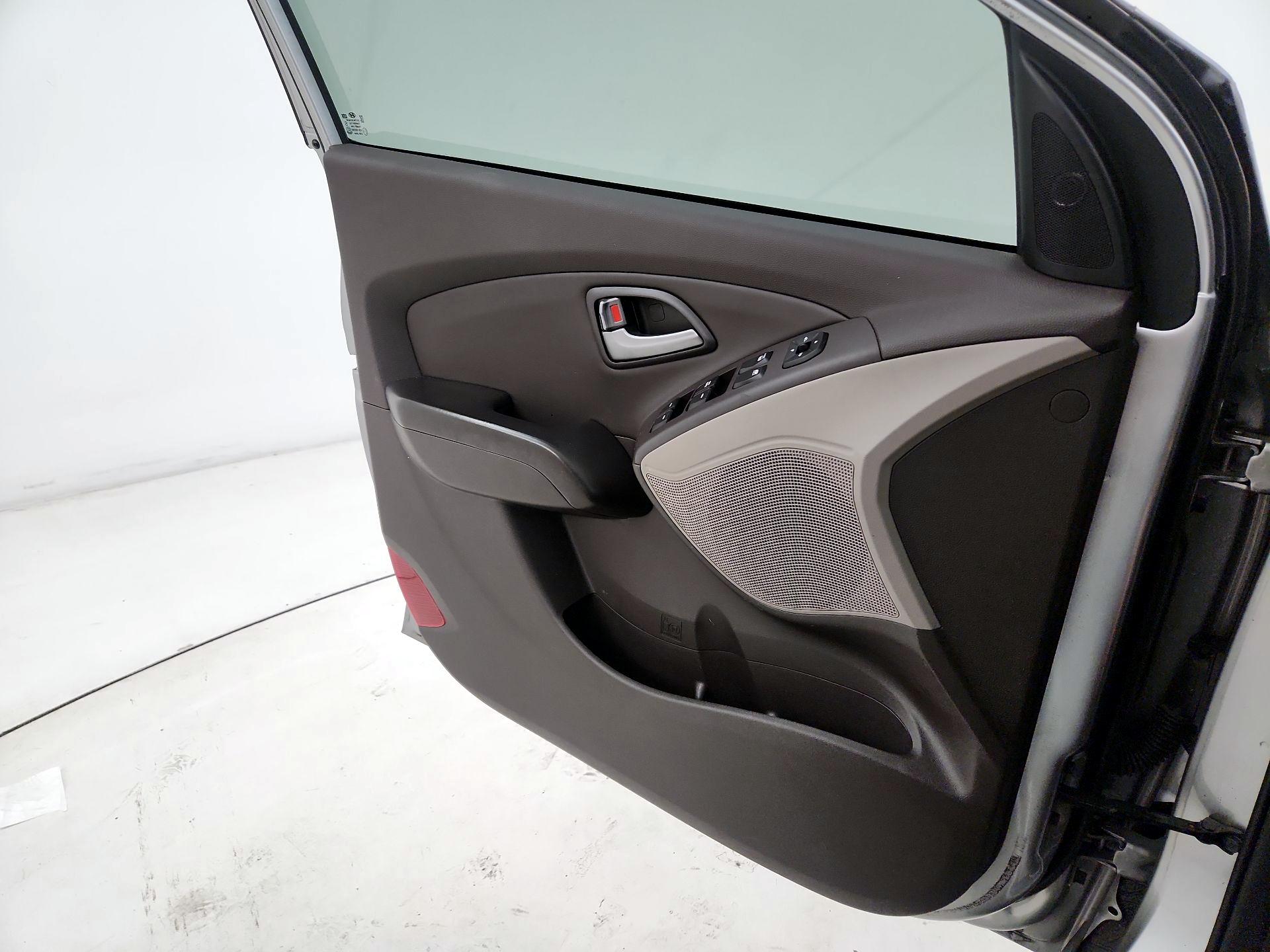 Thumbnail: 2015 Hyundai Tucson - 12