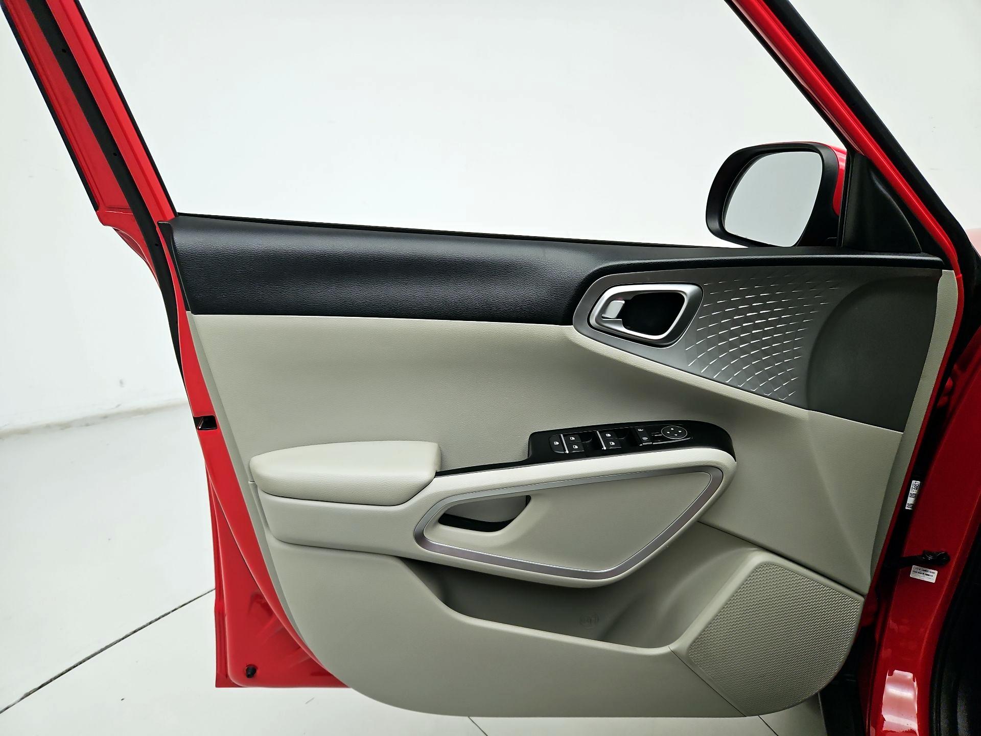 Thumbnail: 2020 Kia Soul - 12