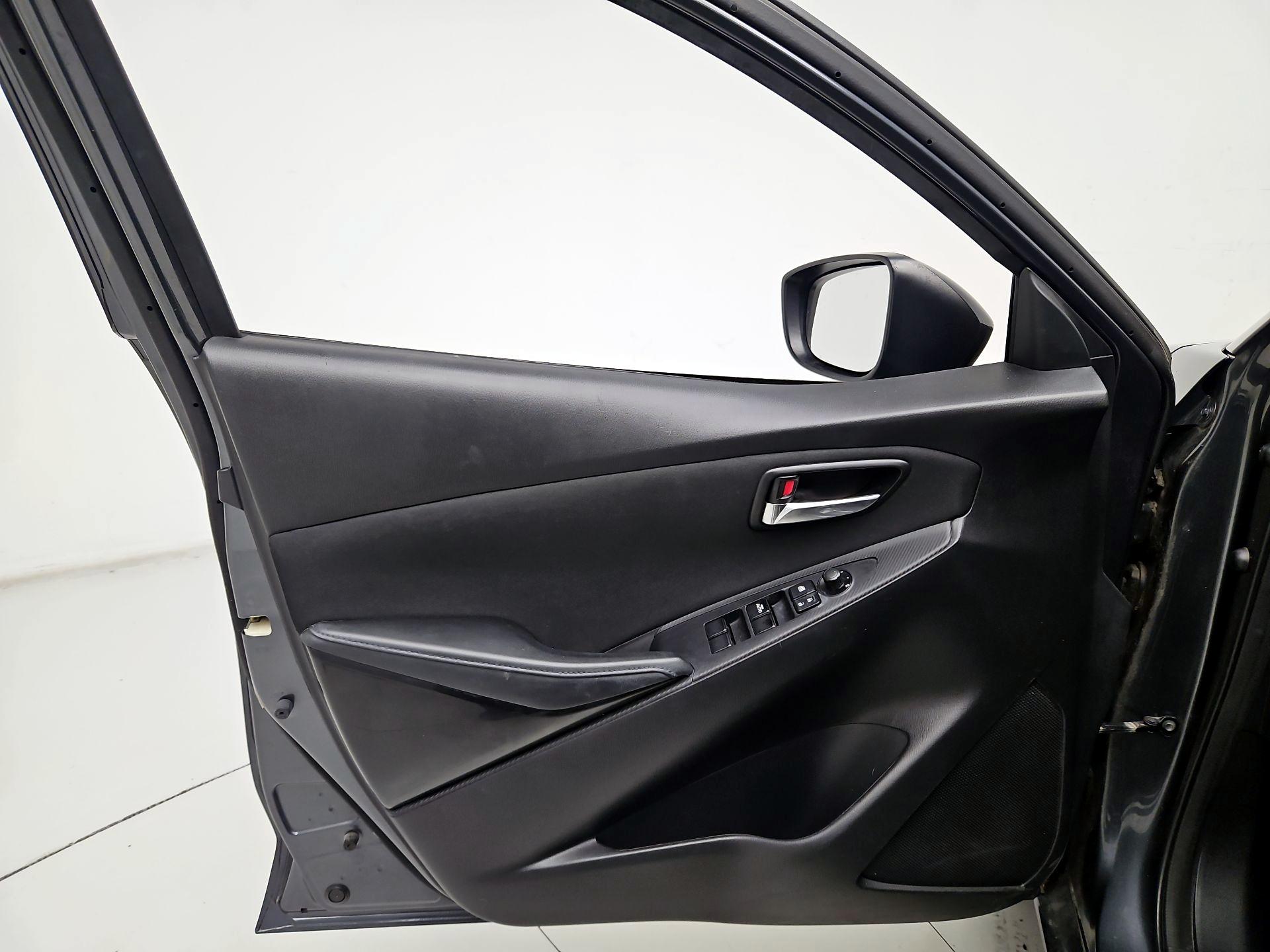 Thumbnail: 2018 Toyota Yaris iA - 12