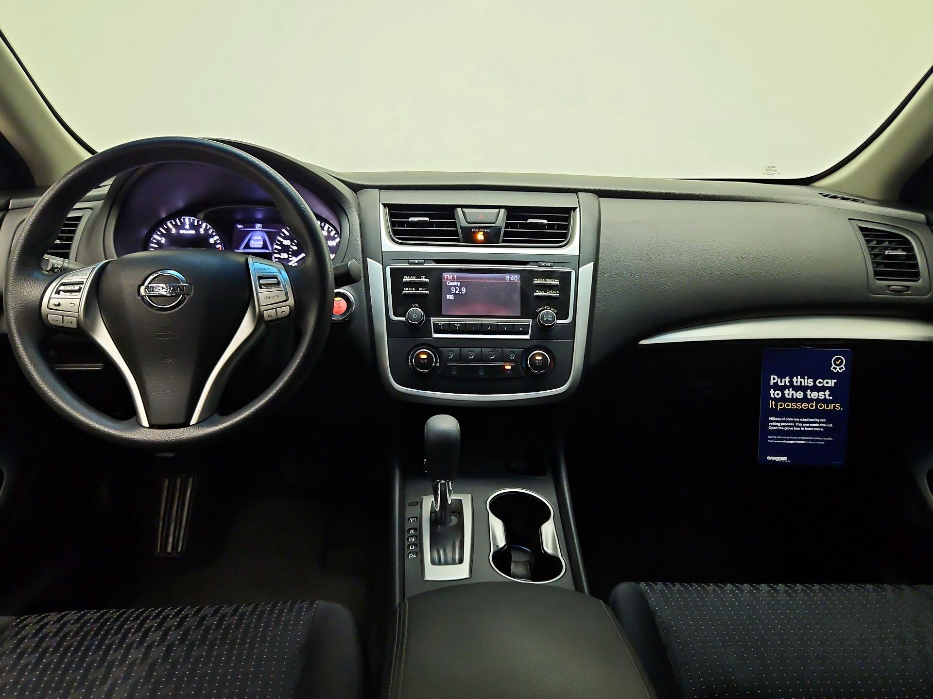 Thumbnail: 2016 Nissan Altima - 9