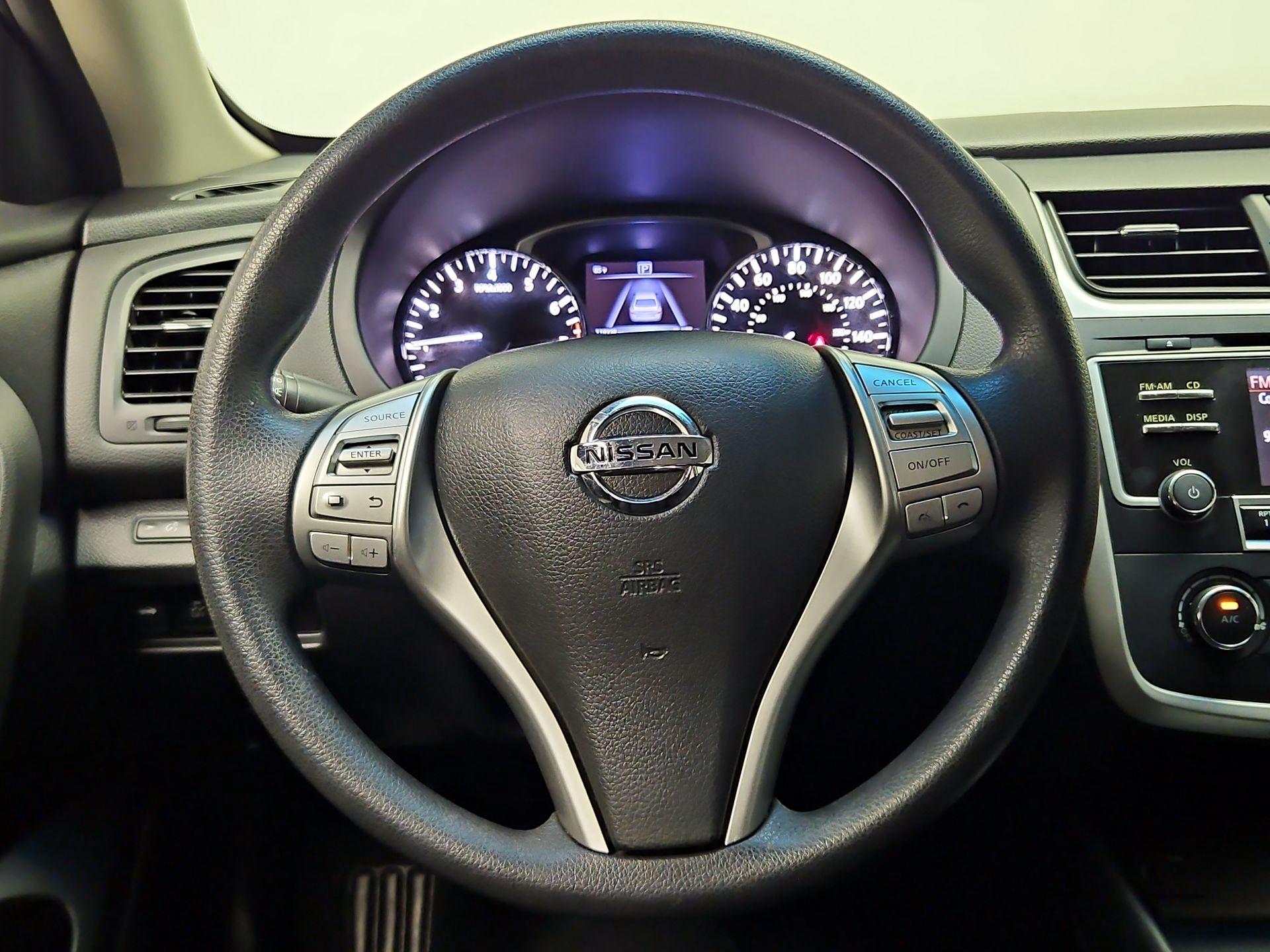 Thumbnail: 2016 Nissan Altima - 10