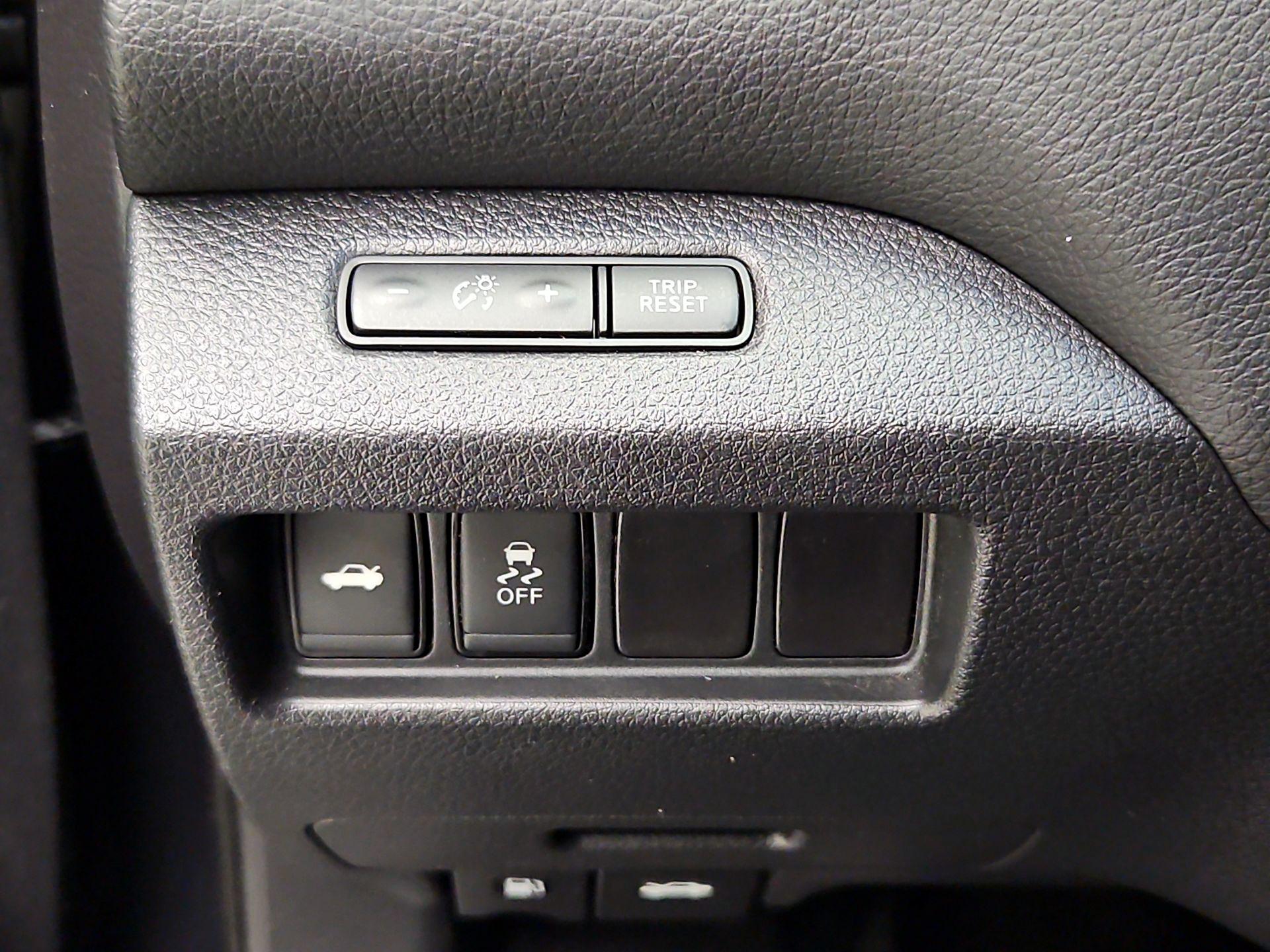 Thumbnail: 2016 Nissan Altima - 13