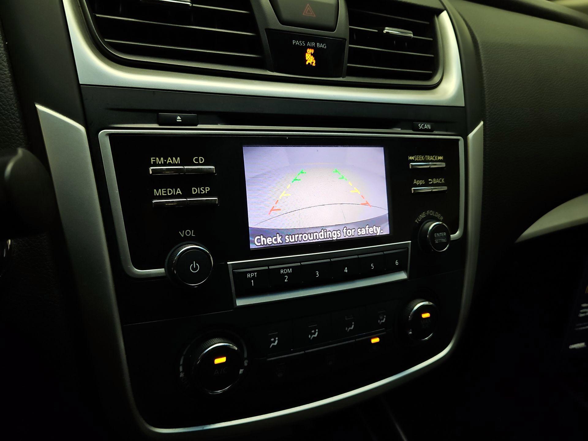 Thumbnail: 2016 Nissan Altima - 14