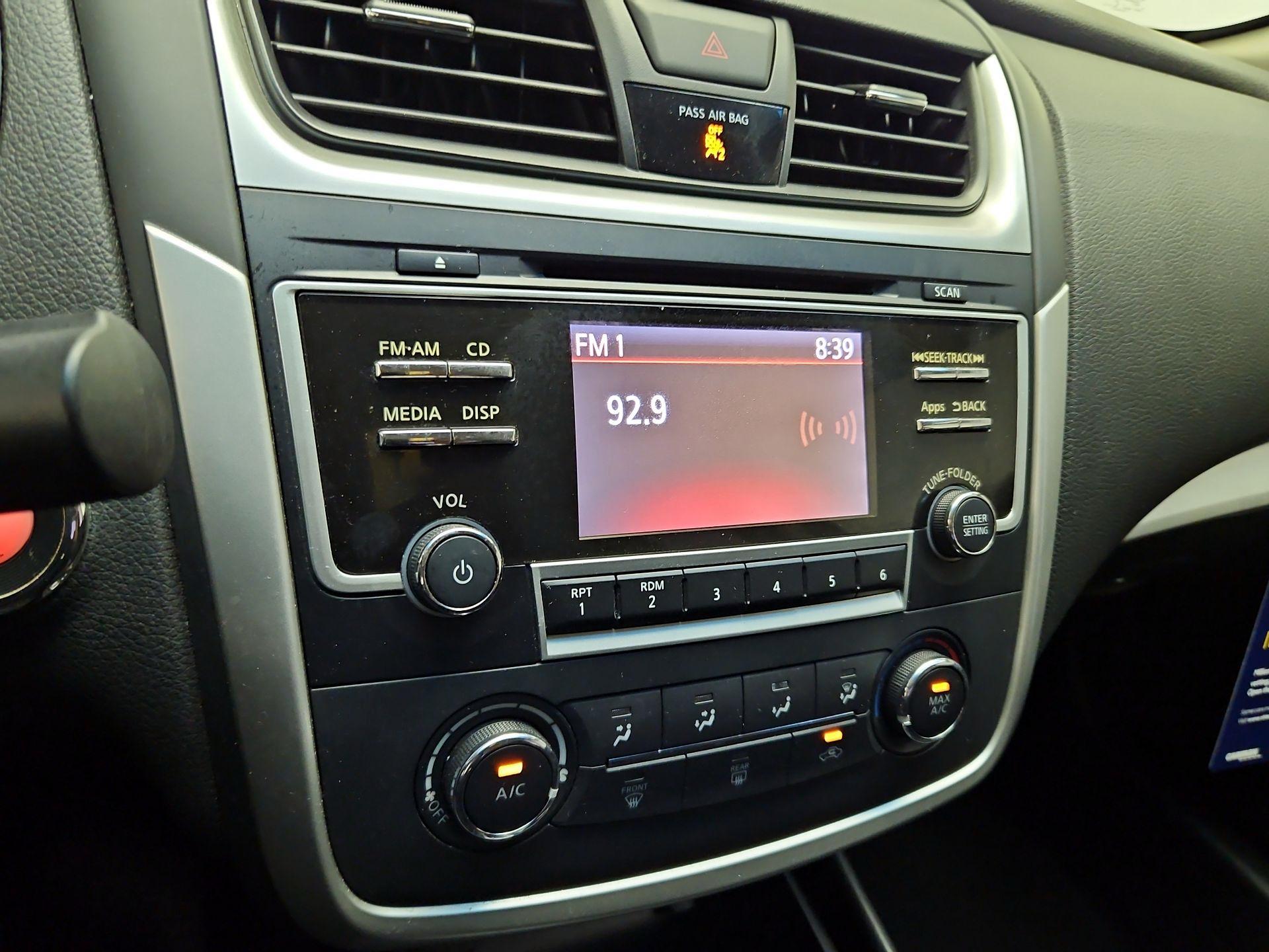 Thumbnail: 2016 Nissan Altima - 15