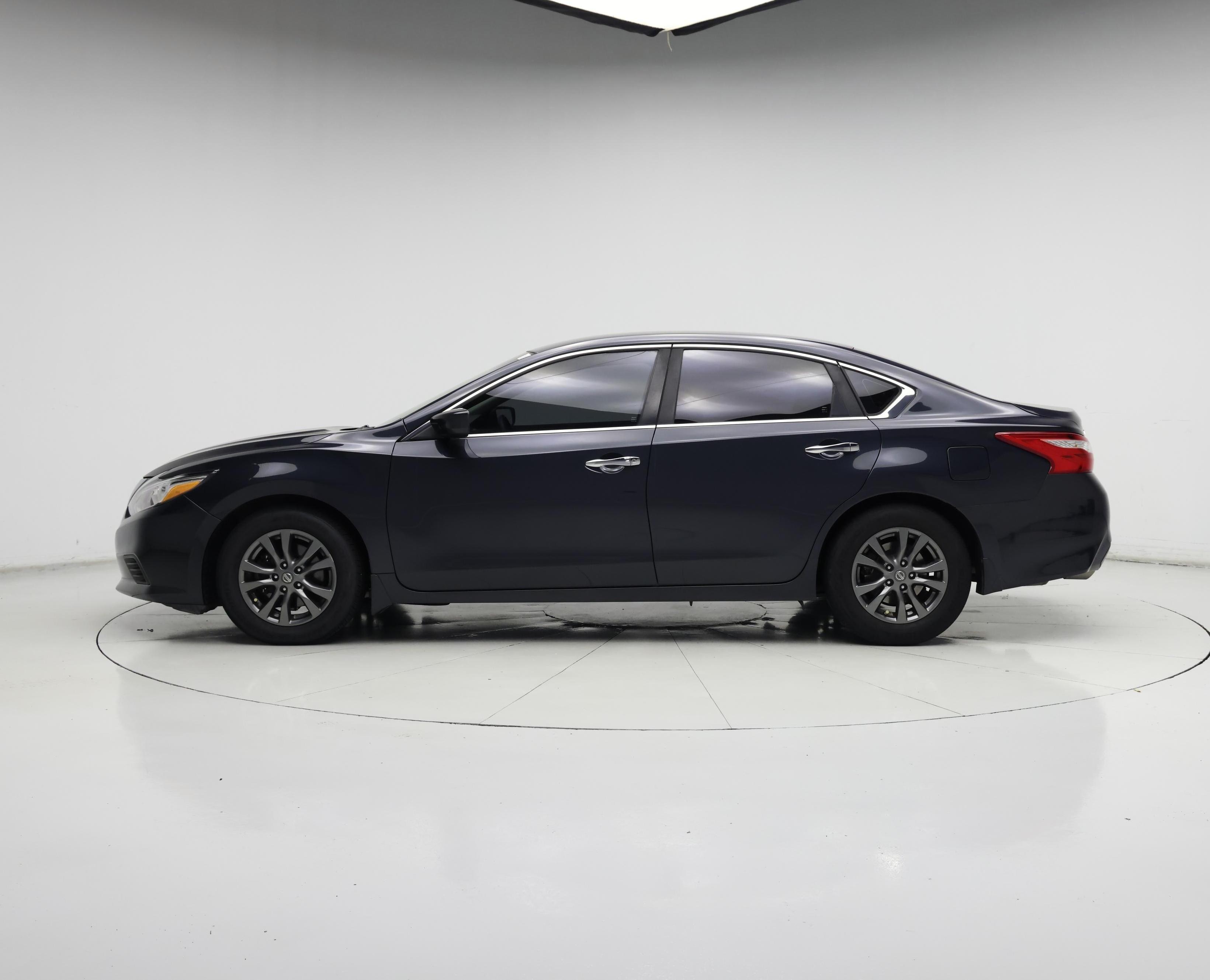 Thumbnail: 2016 Nissan Altima - 3