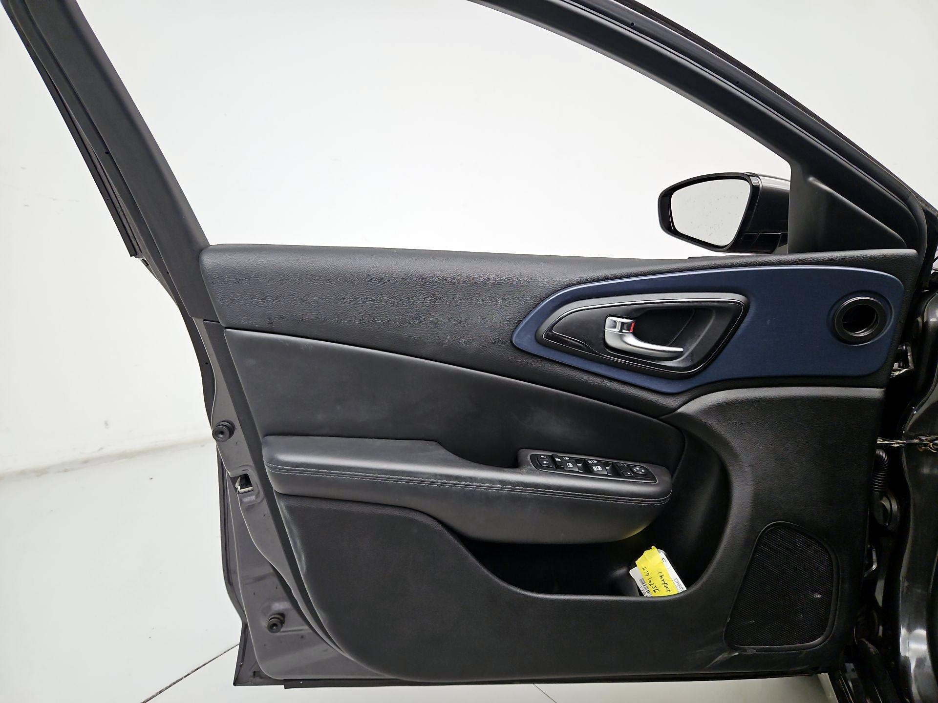Thumbnail: 2015 Chrysler 200 - 12