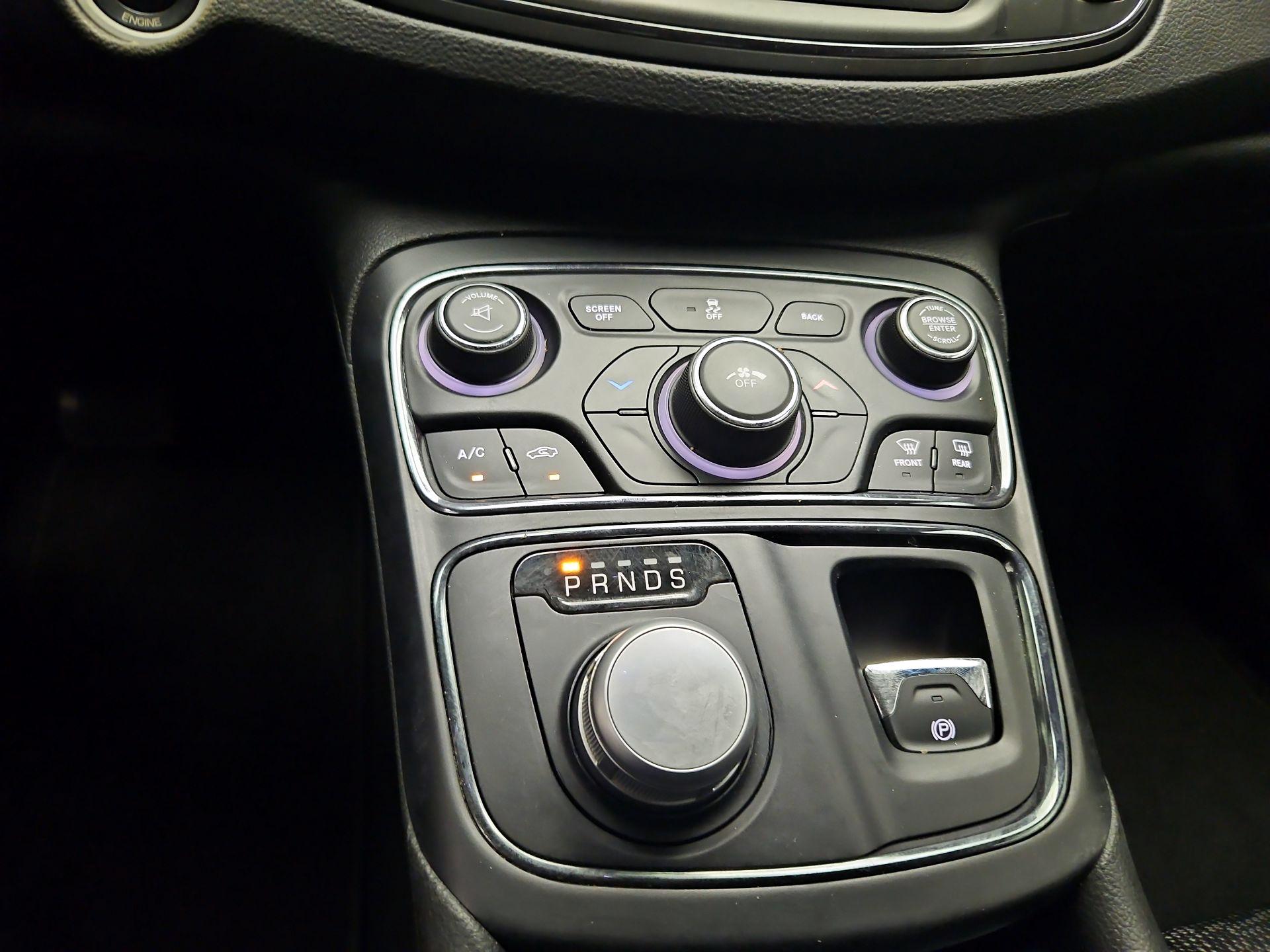 Thumbnail: 2015 Chrysler 200 - 15
