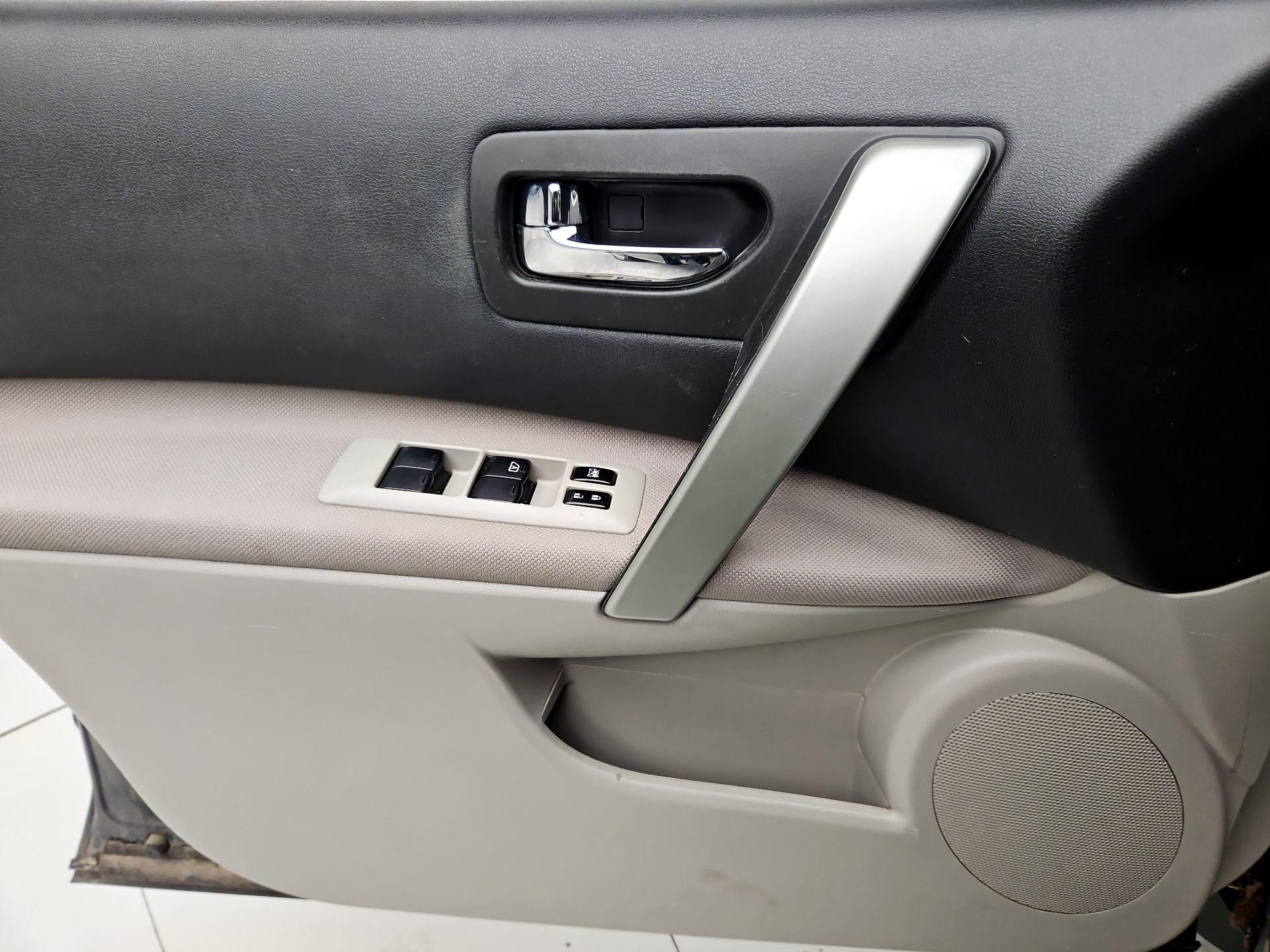 Thumbnail: 2015 Nissan Rogue - 12